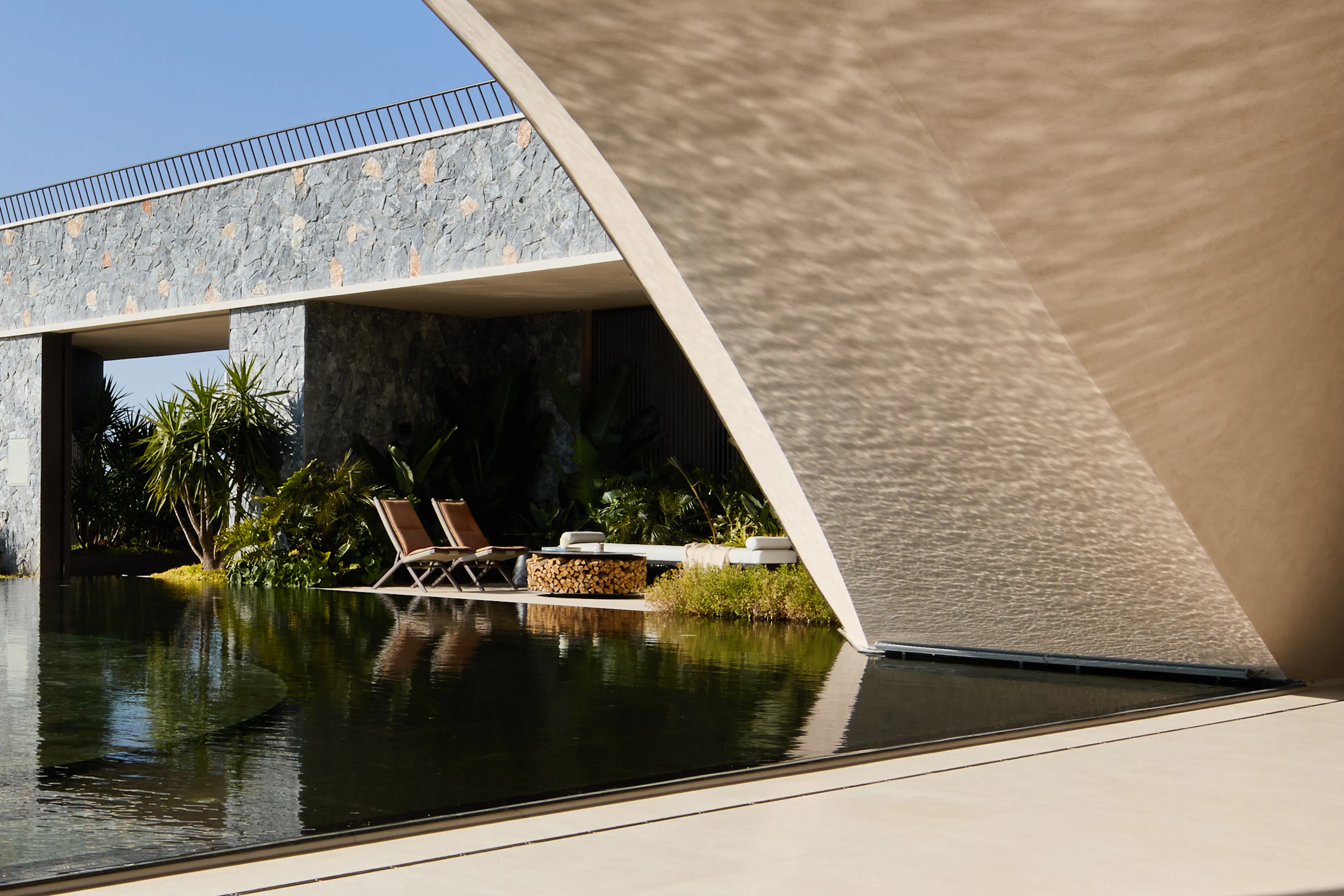 Eye of CangEr – Dali Fengyasong Hotel — 15