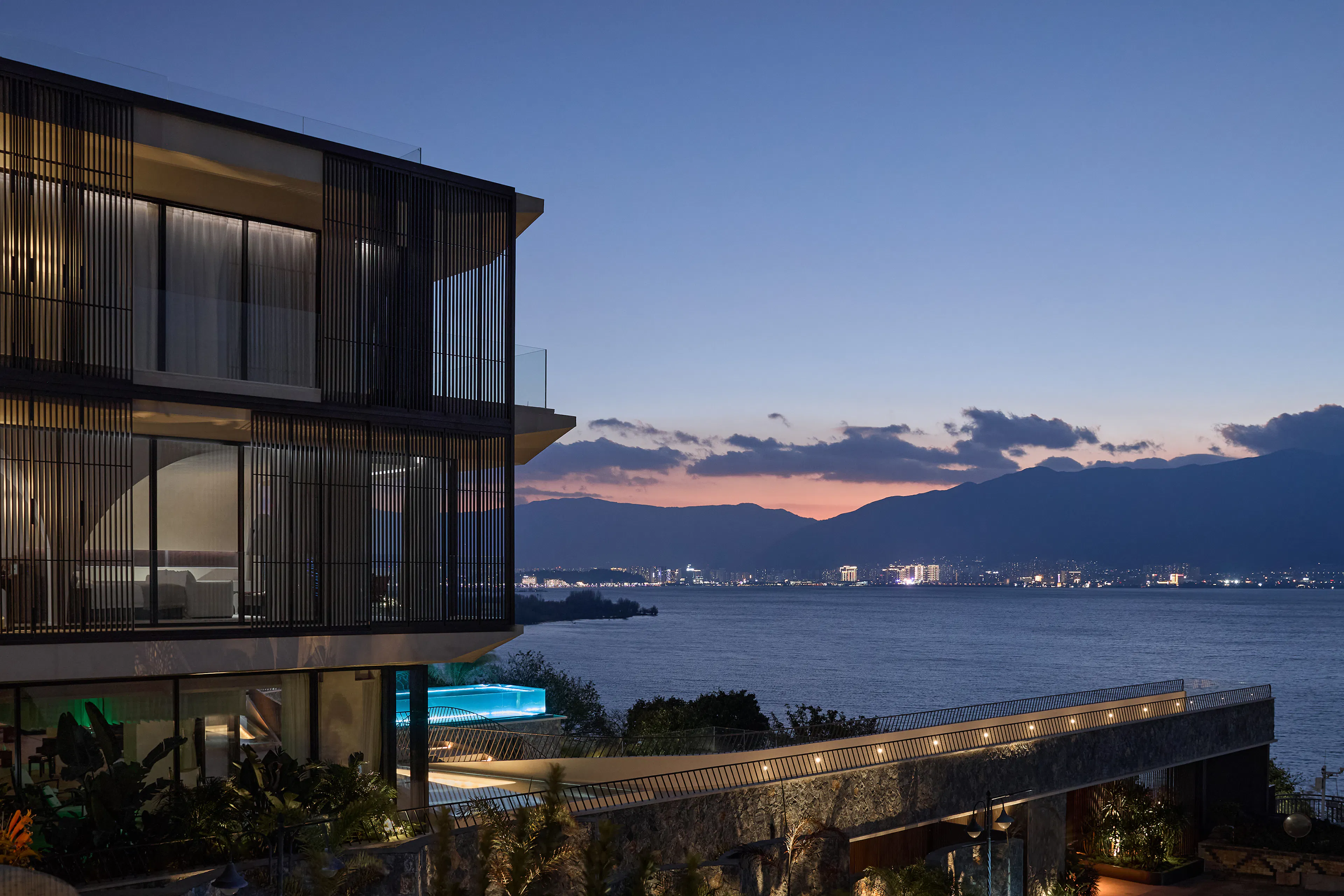 Eye of CangEr – Dali Fengyasong Hotel — 35