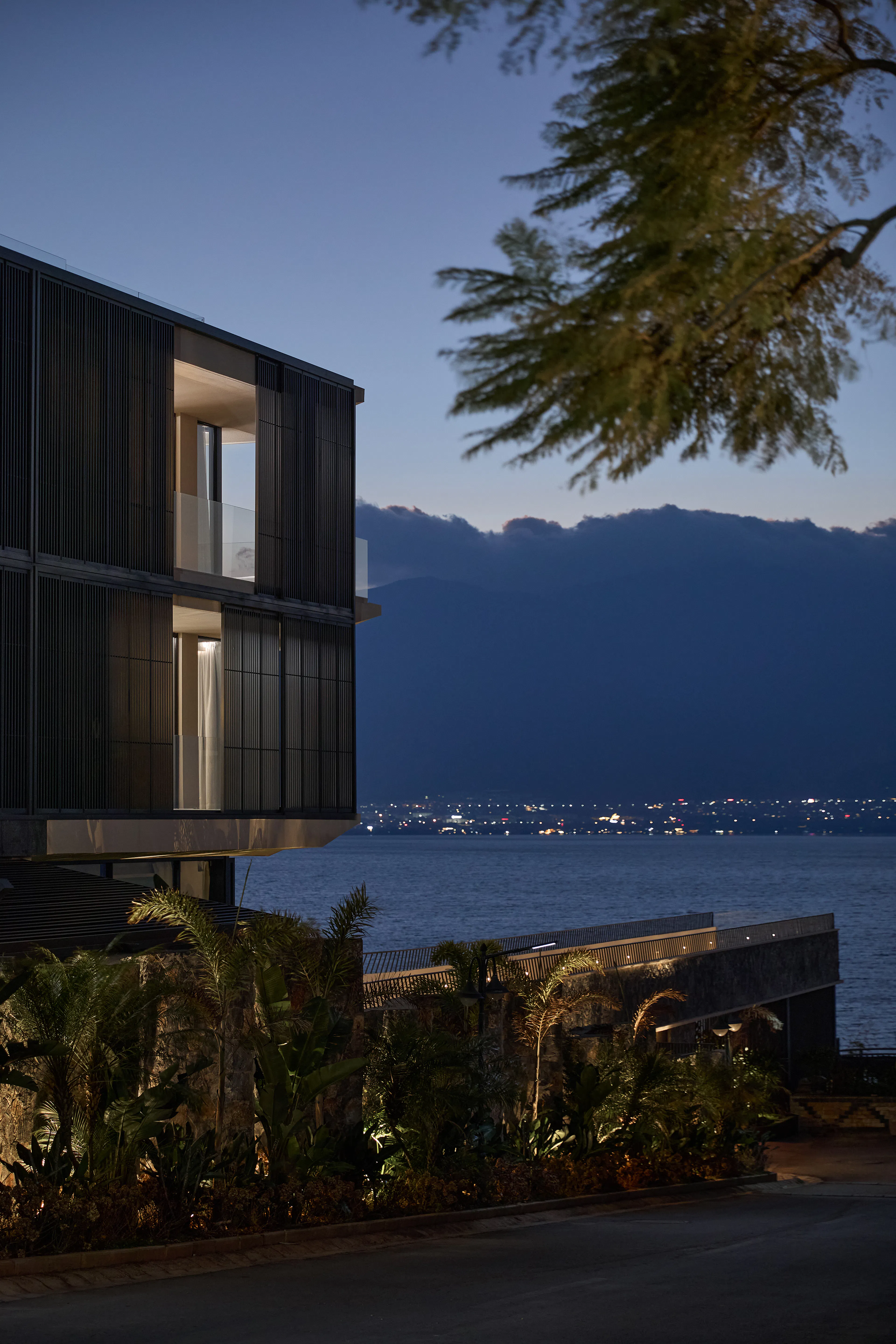 Eye of CangEr – Dali Fengyasong Hotel — 36