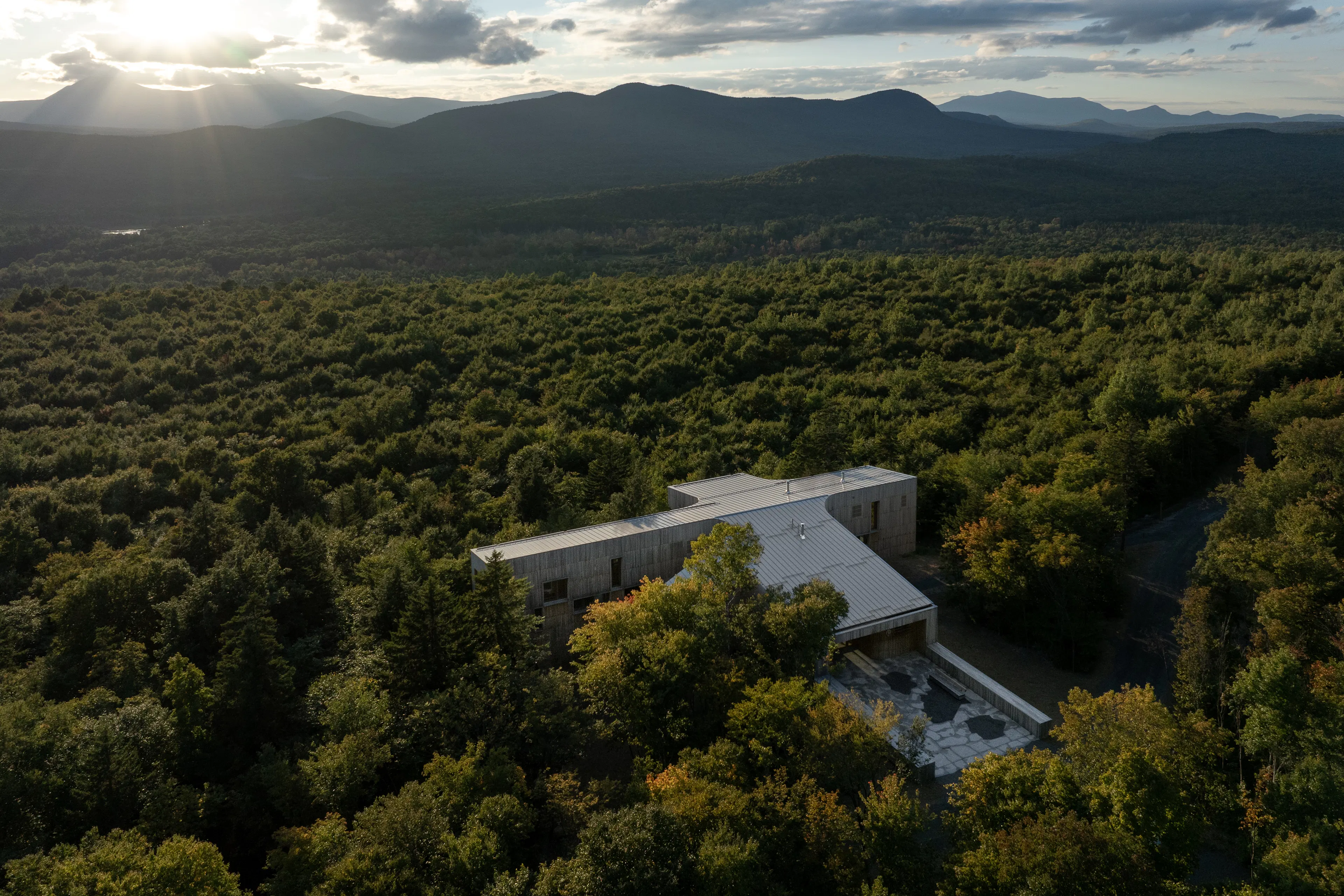 Tekαkαpimək Contact Station — 15