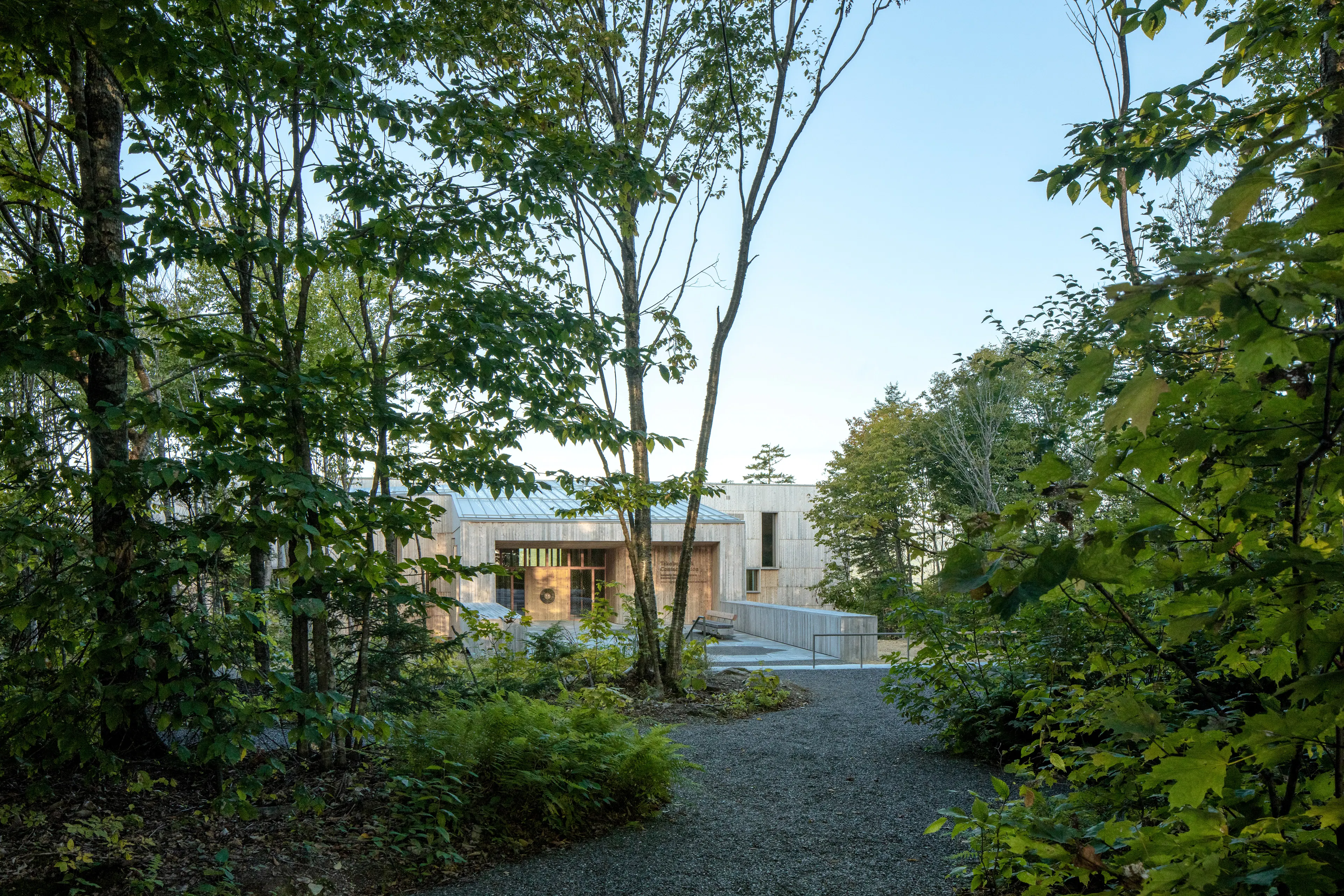 Tekαkαpimək Contact Station — 20