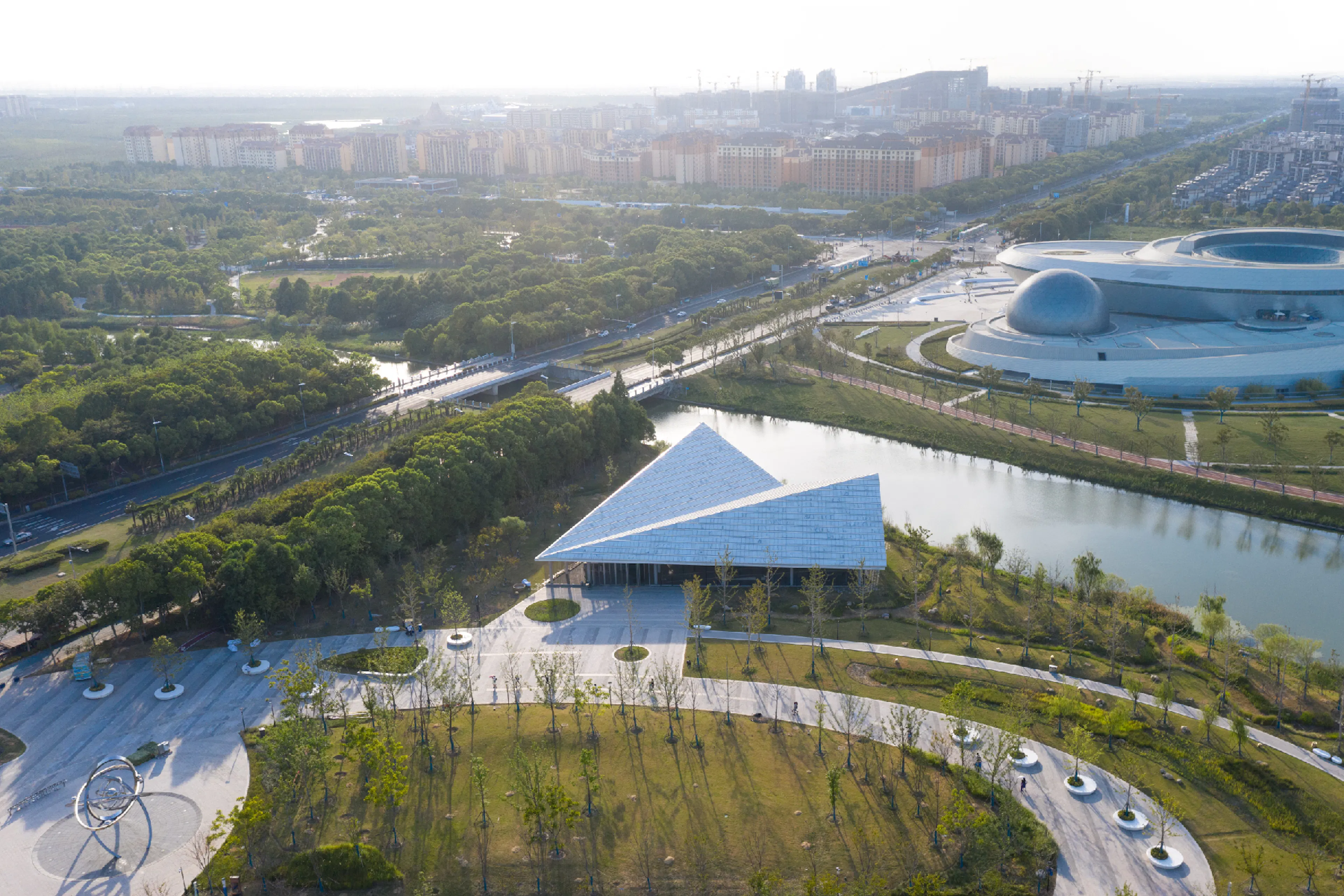Zero-Carbon Origami Airplane— Shanghai Lin’gang Starry Sky Theme Park Visitor Service Center