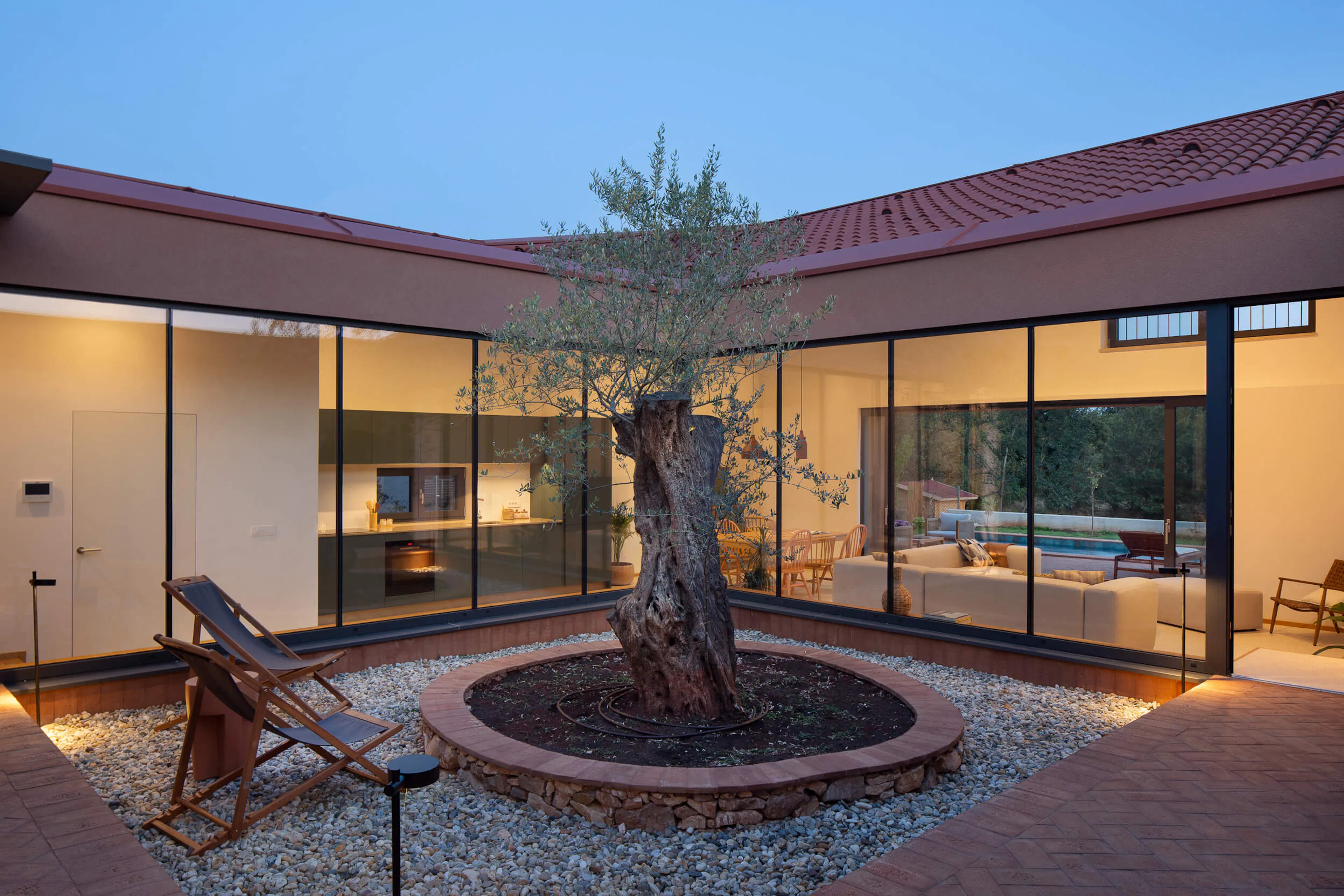 Red soil house — 27