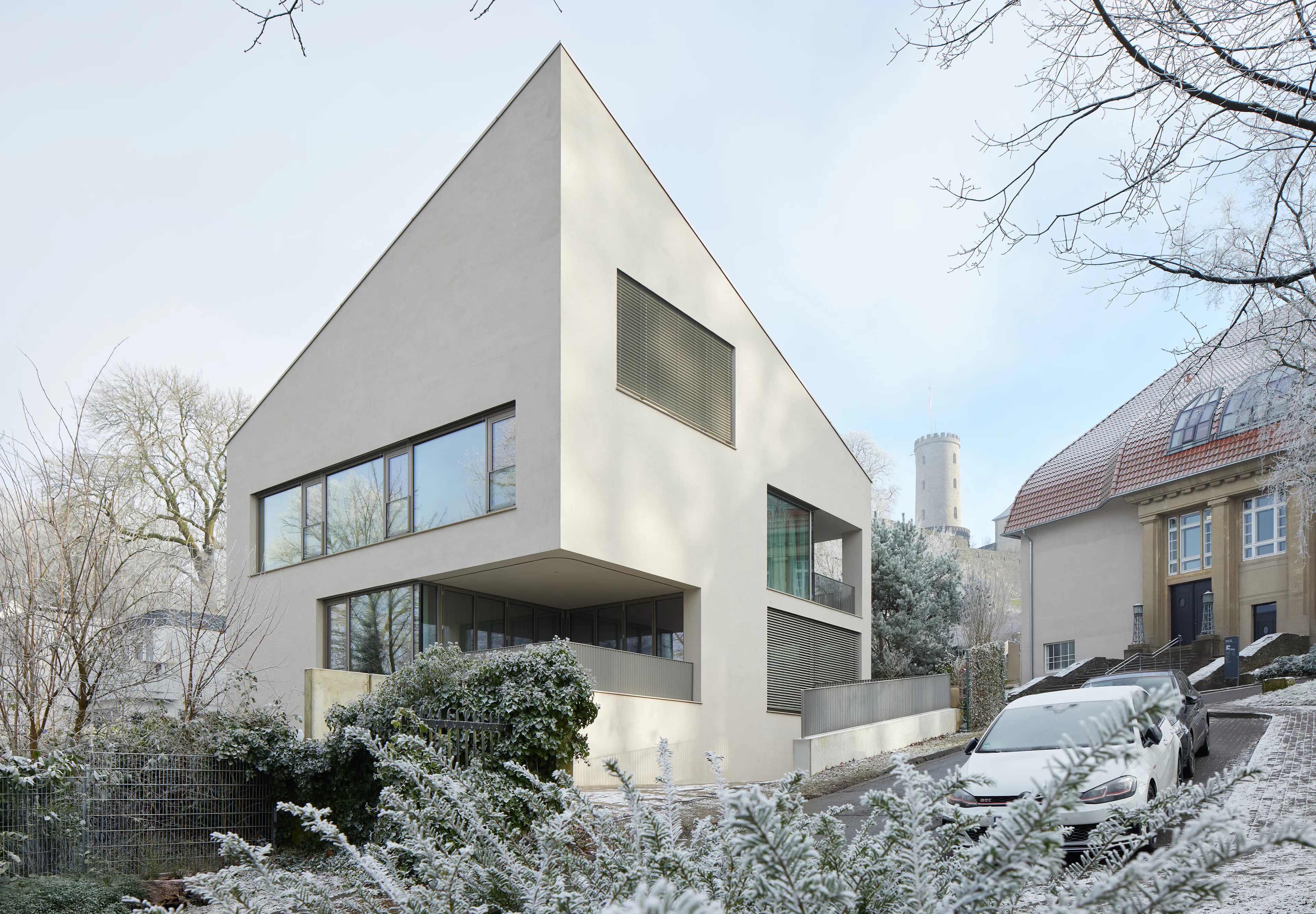 Car Showroom Halle — 16