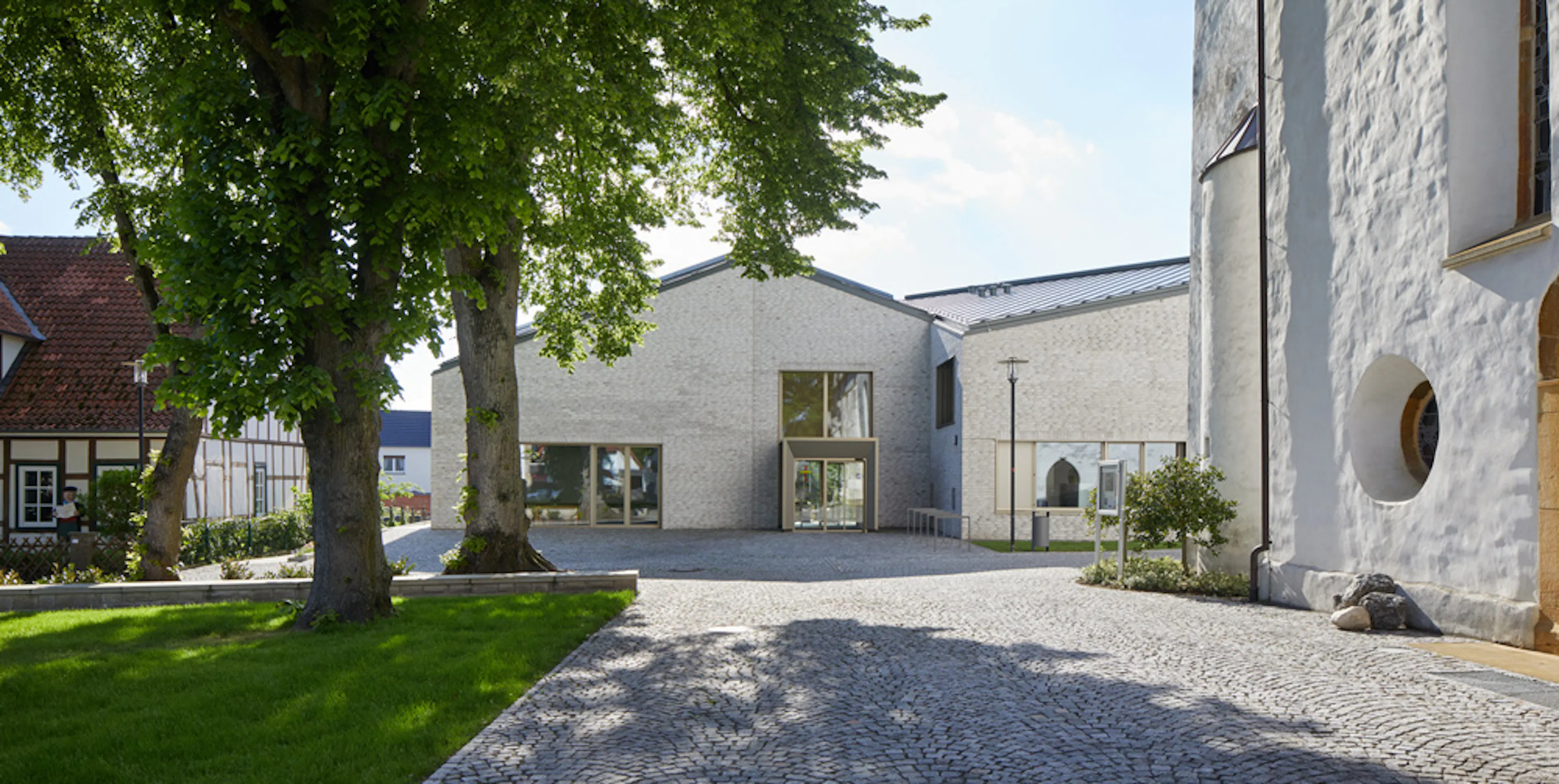 Car Showroom Halle — 24