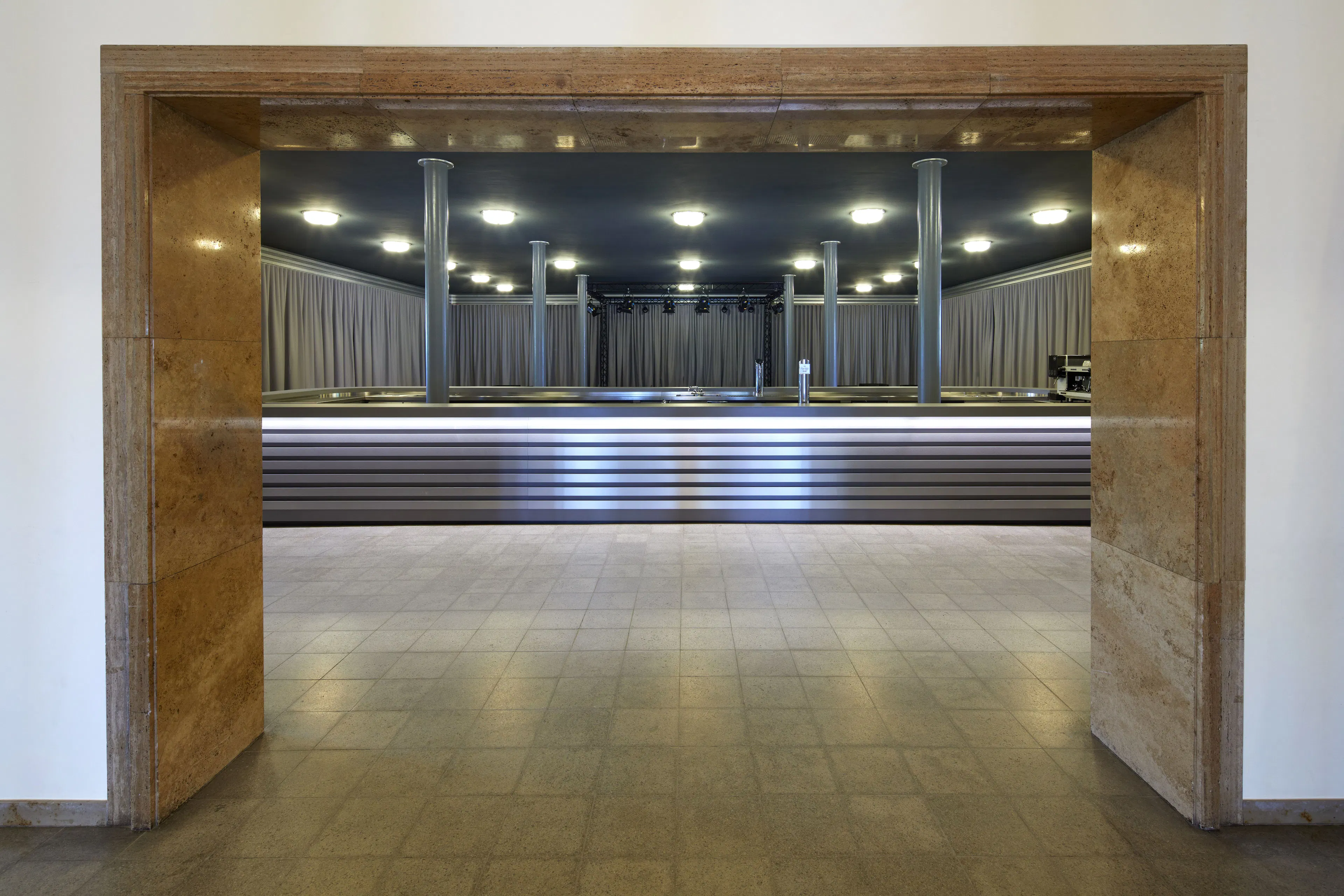 Car Showroom Halle — 19