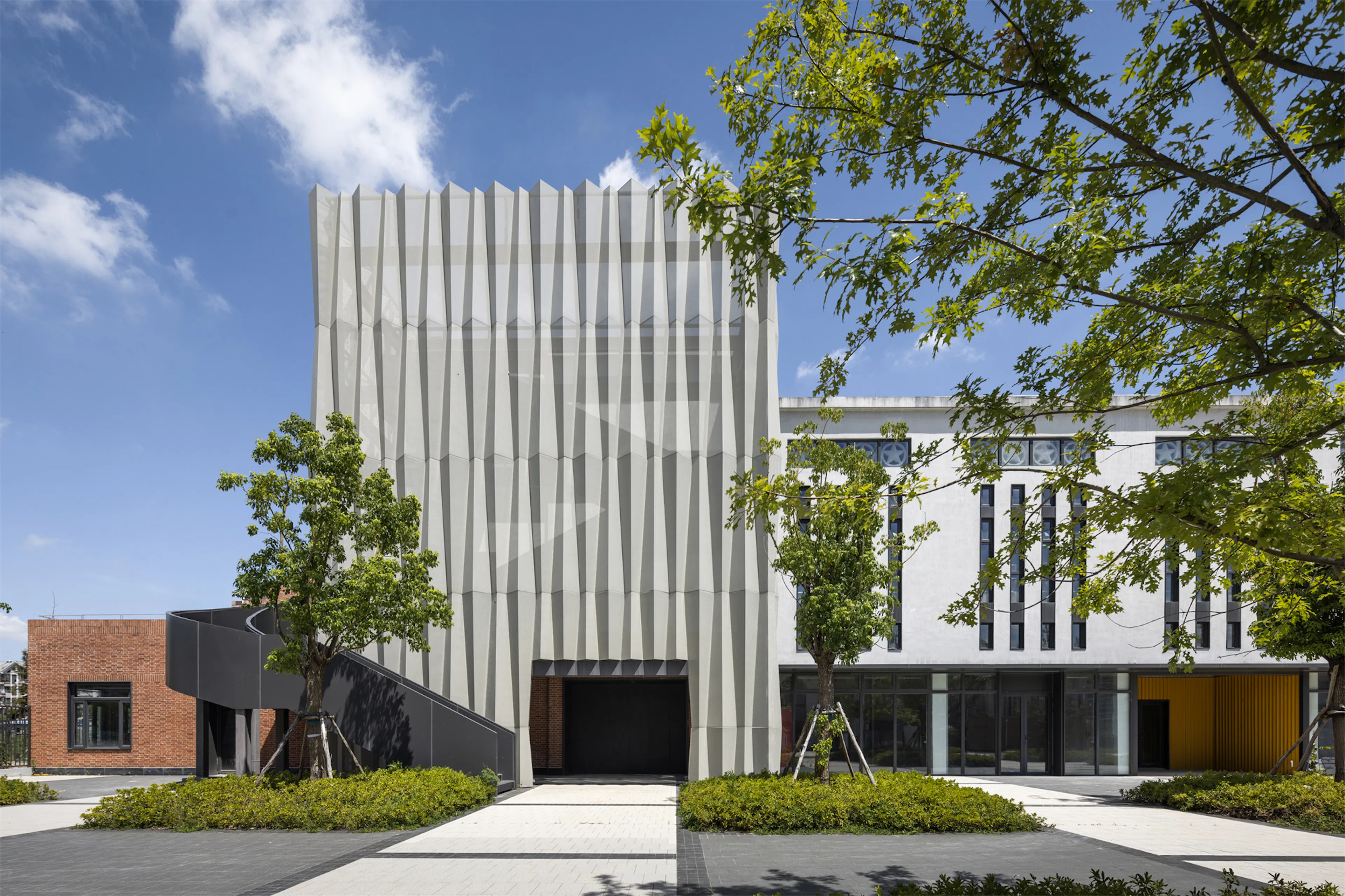 Offic of FAST RETAILING (CN) — 12