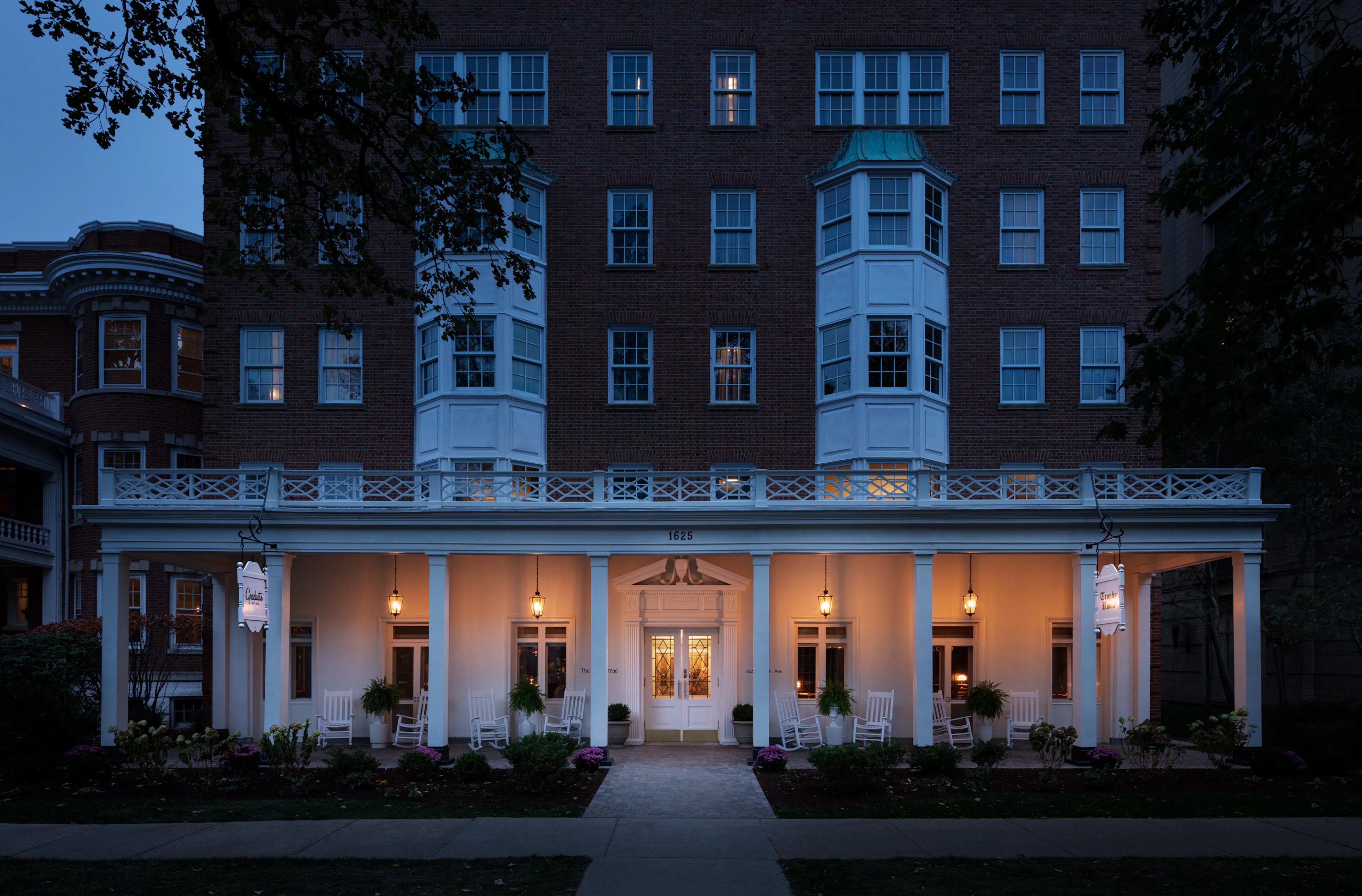 American Airlines Admirals Club at DCA — 19