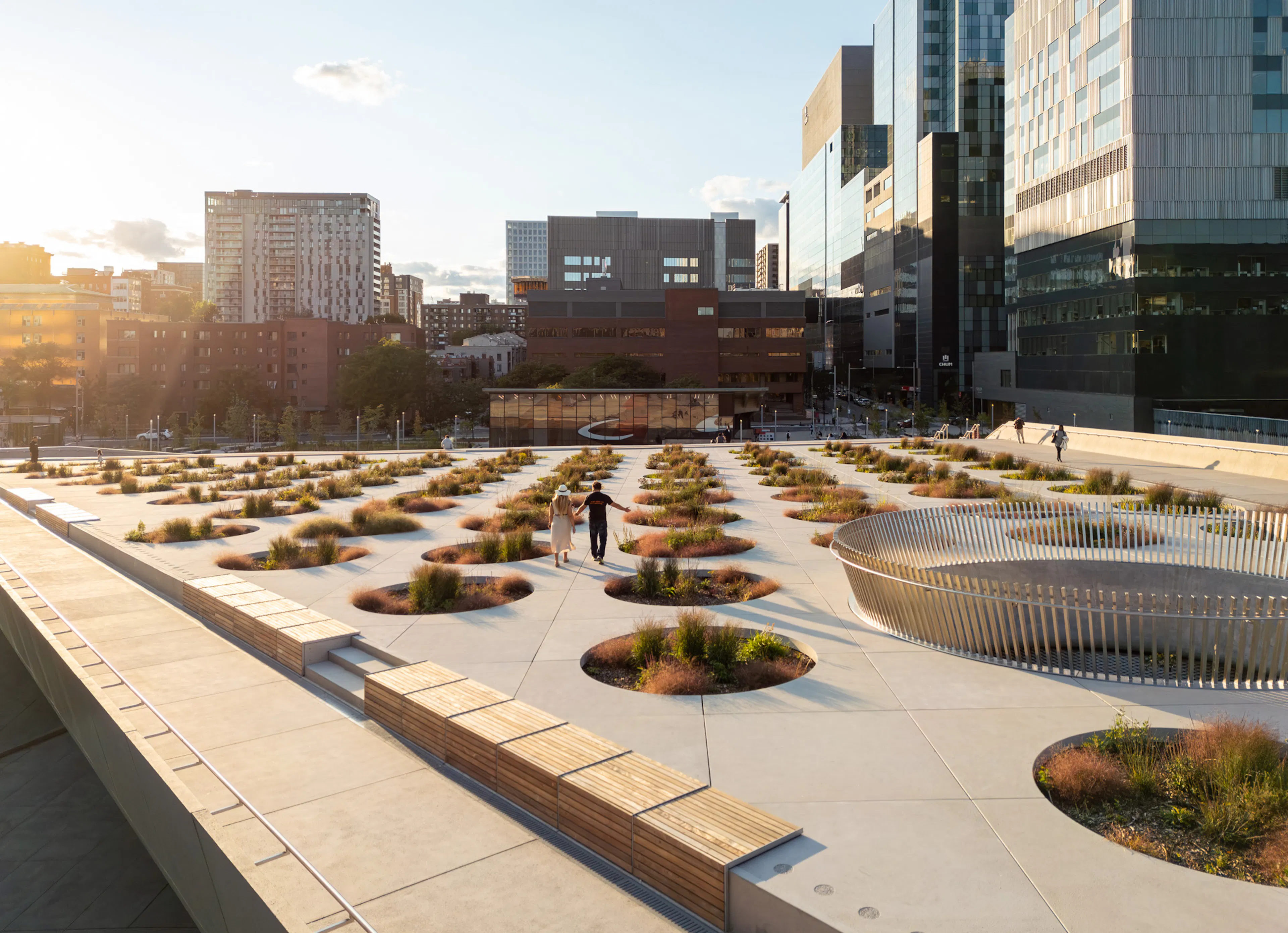 Place des Montréalaises — 2