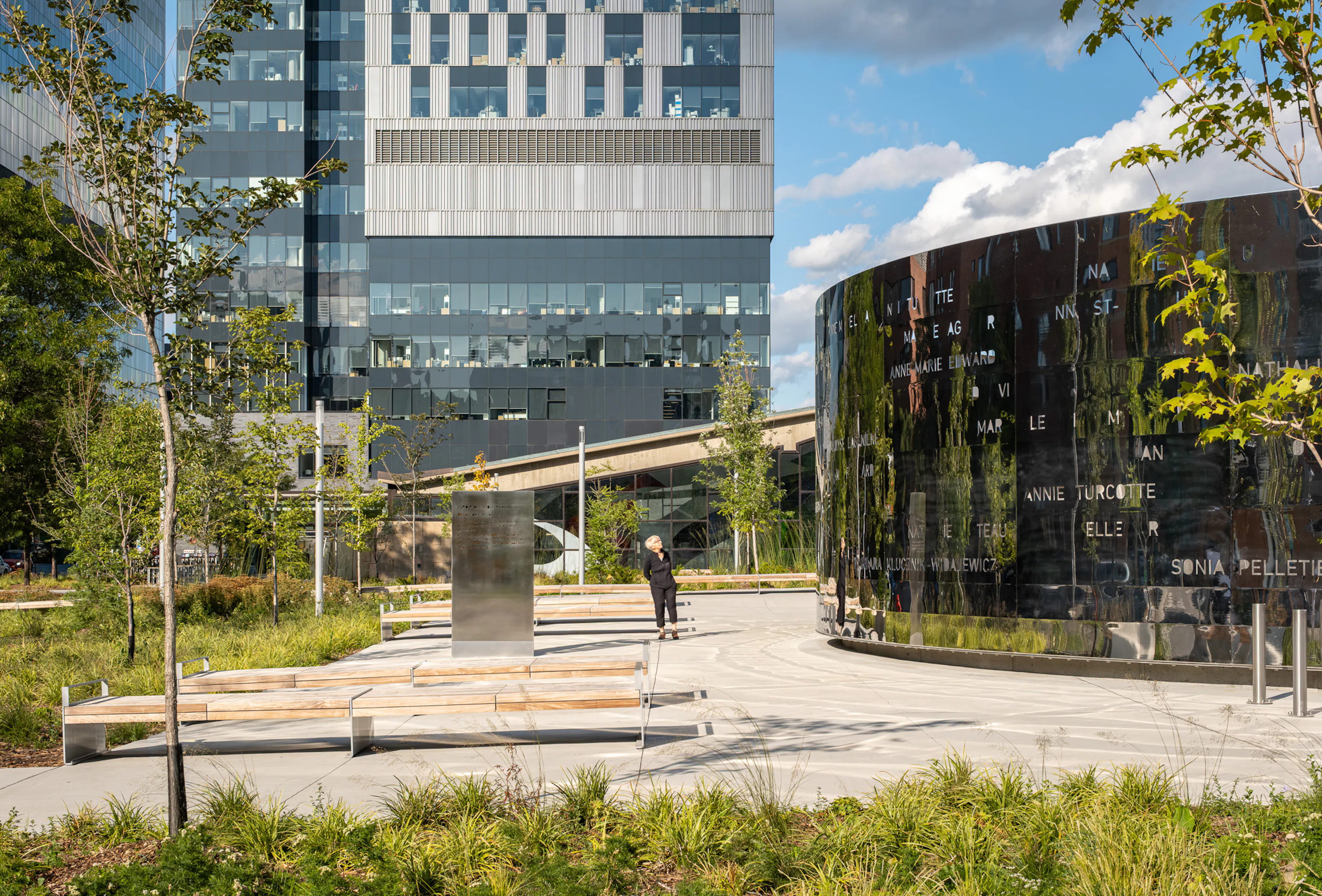 Place des Montréalaises — 8