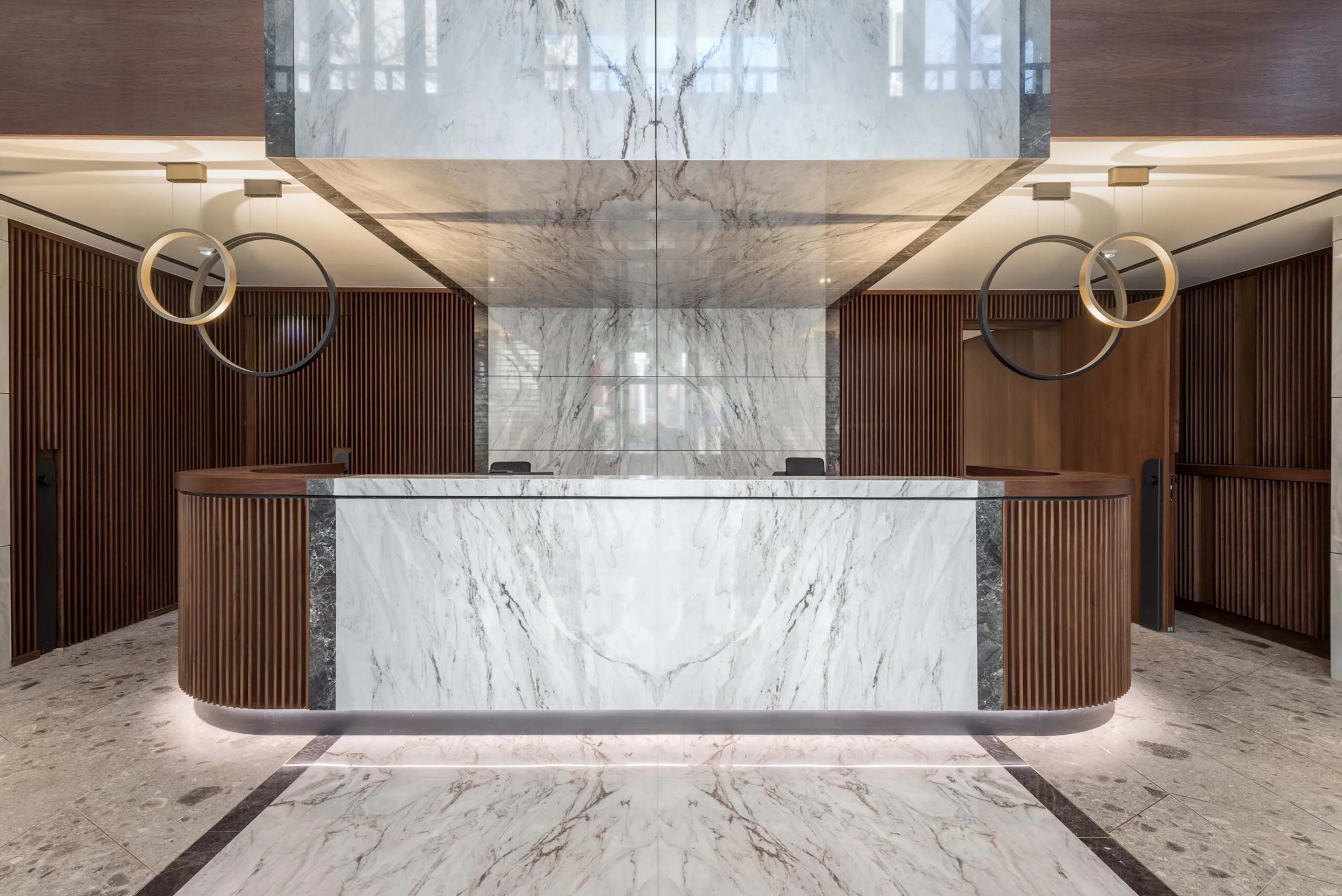 THE TRANSPARENT APARTMENT