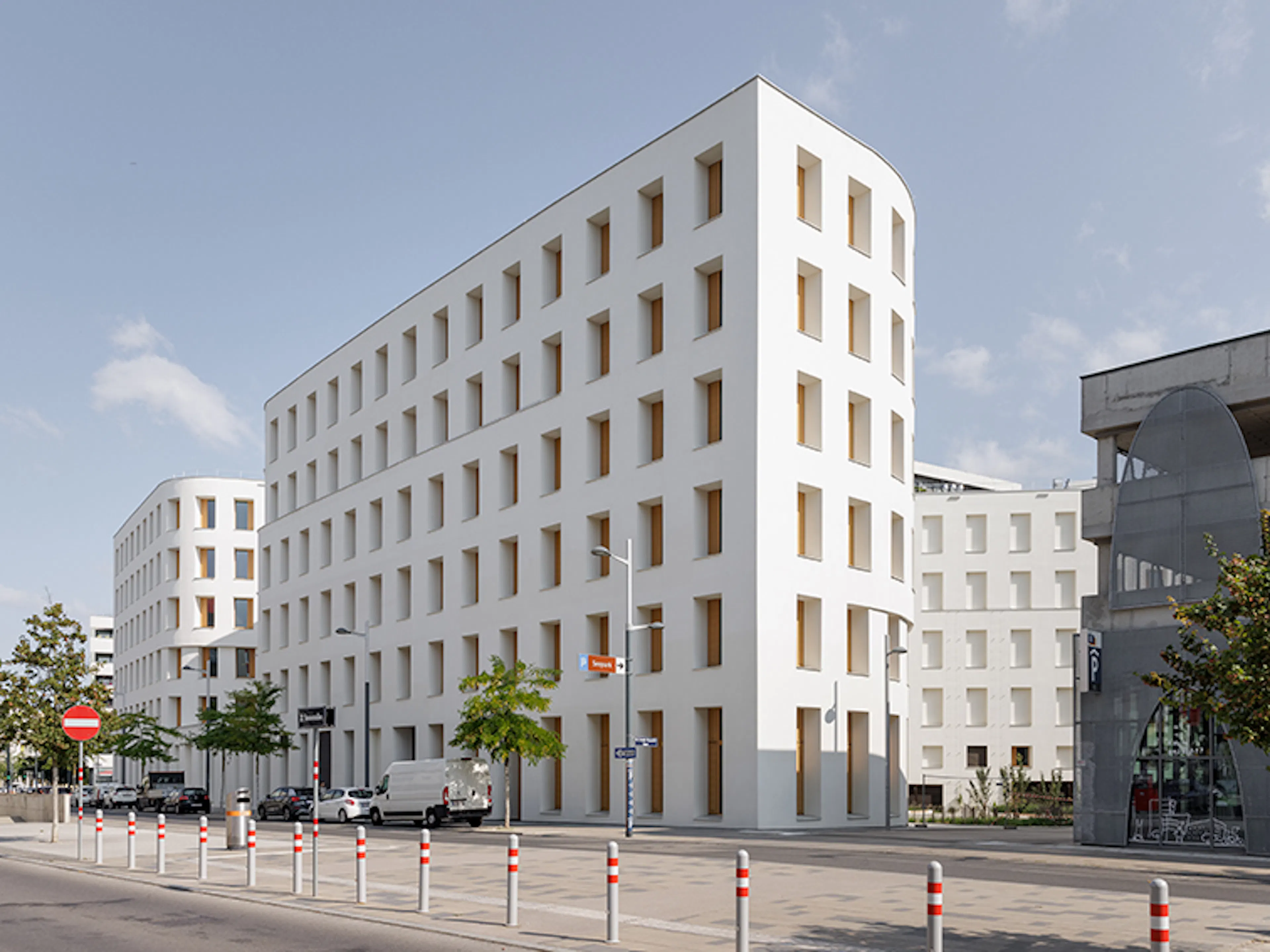 Grande Arme-l1ve, restructuring modernism — 20