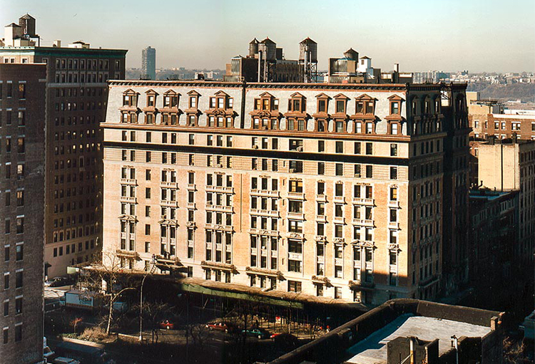Manhassett Apartments