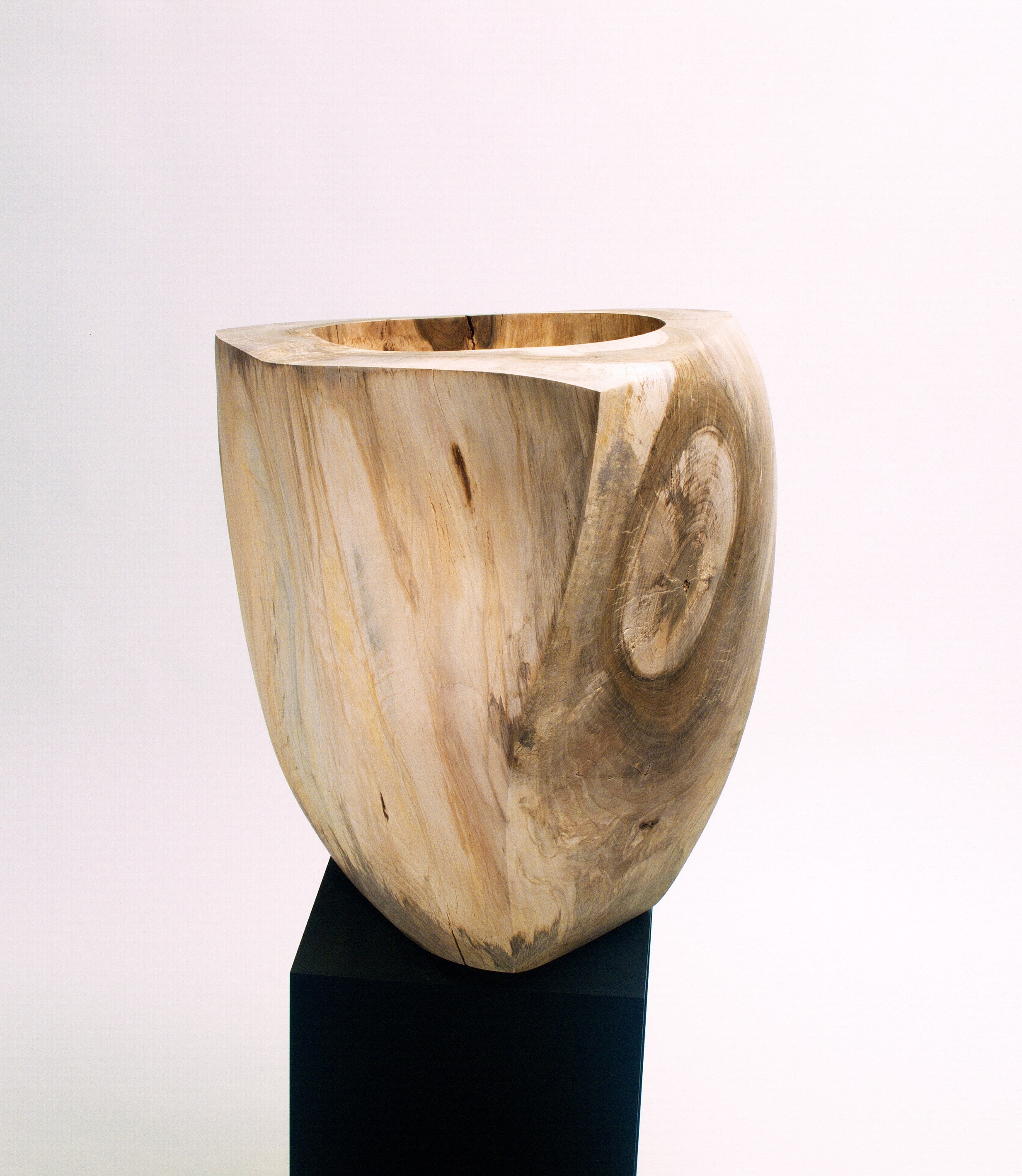 Vessel sculpture, curved shape "/ OB 010