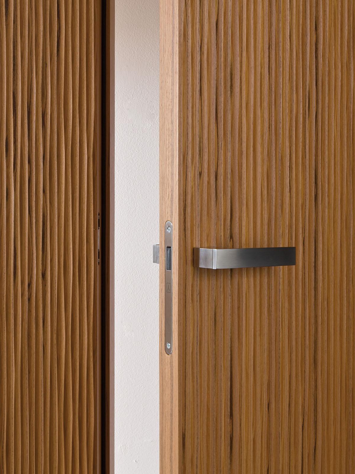 Onda | Hinged Door