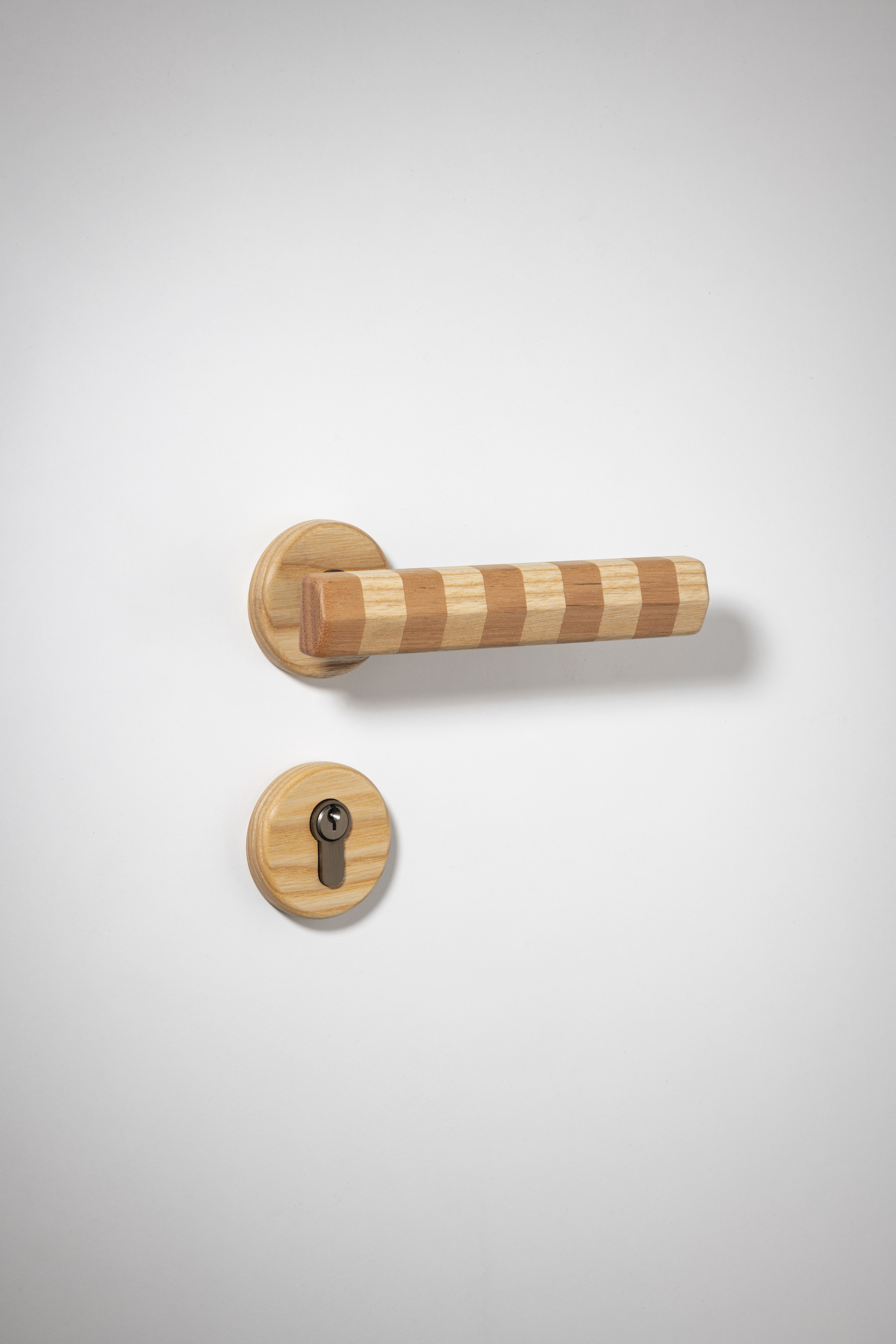 Streaker Round Escutcheon Euro