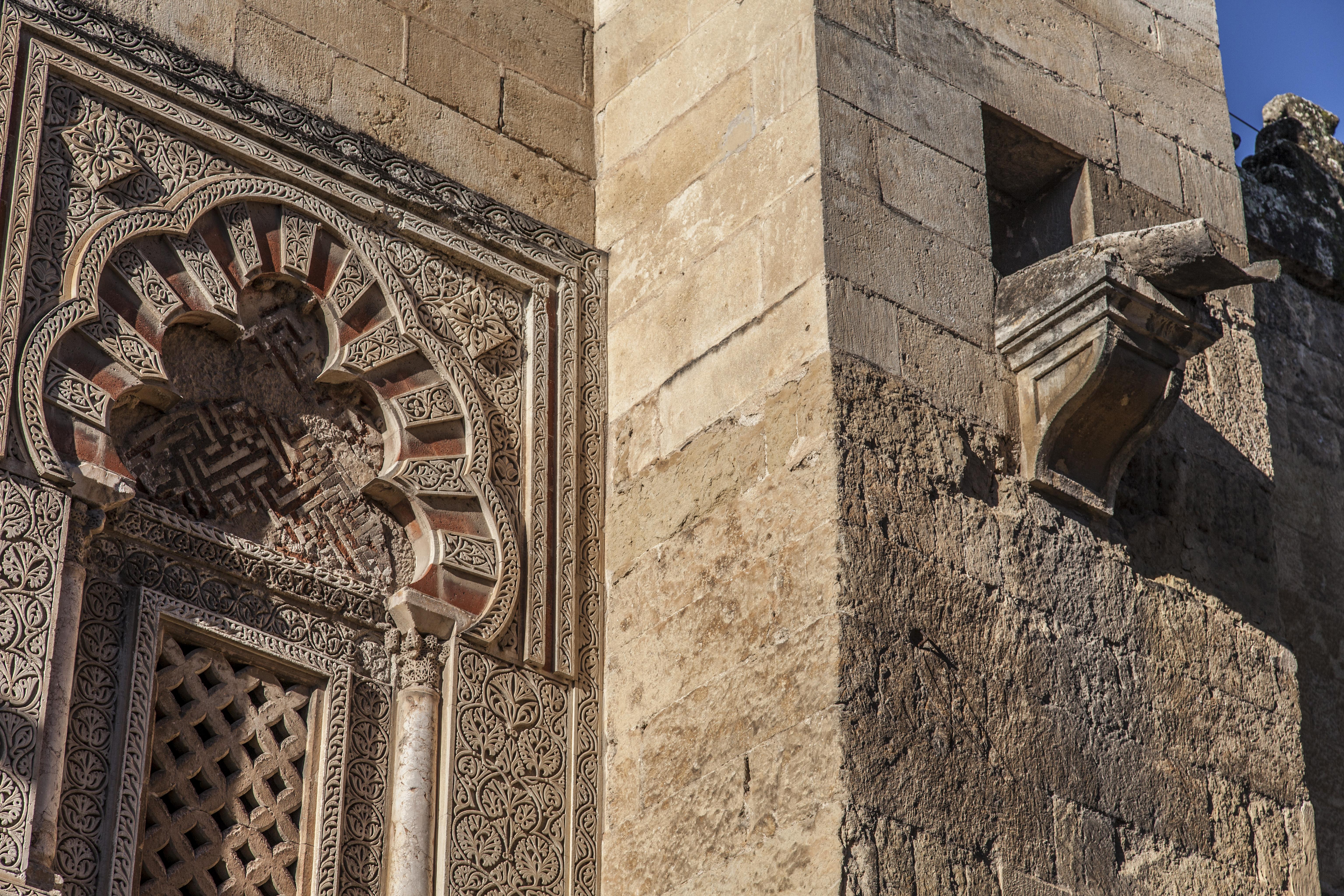 RESTAURATION WORKS in natural stone Albamiel  |  Mosque-Cathedral of Córdoba, Spain.
