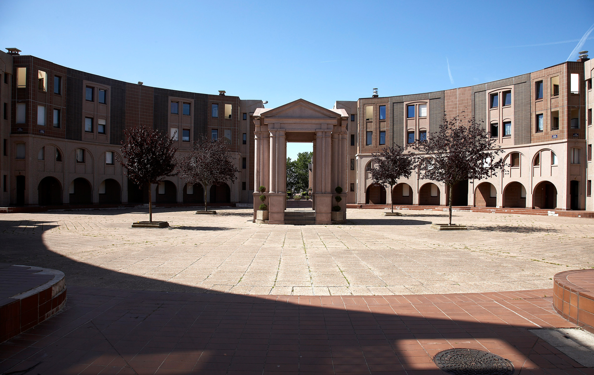 Idea 376466: Les Arcades du Lac by Ricardo Bofill Taller de ...