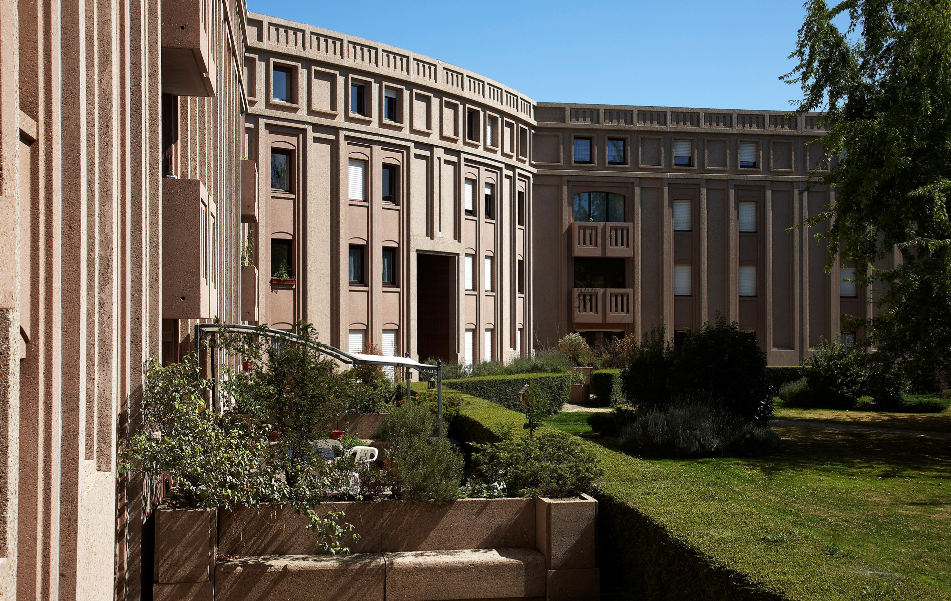 Idea 376411: Les Arcades du Lac by Ricardo Bofill Taller de ...