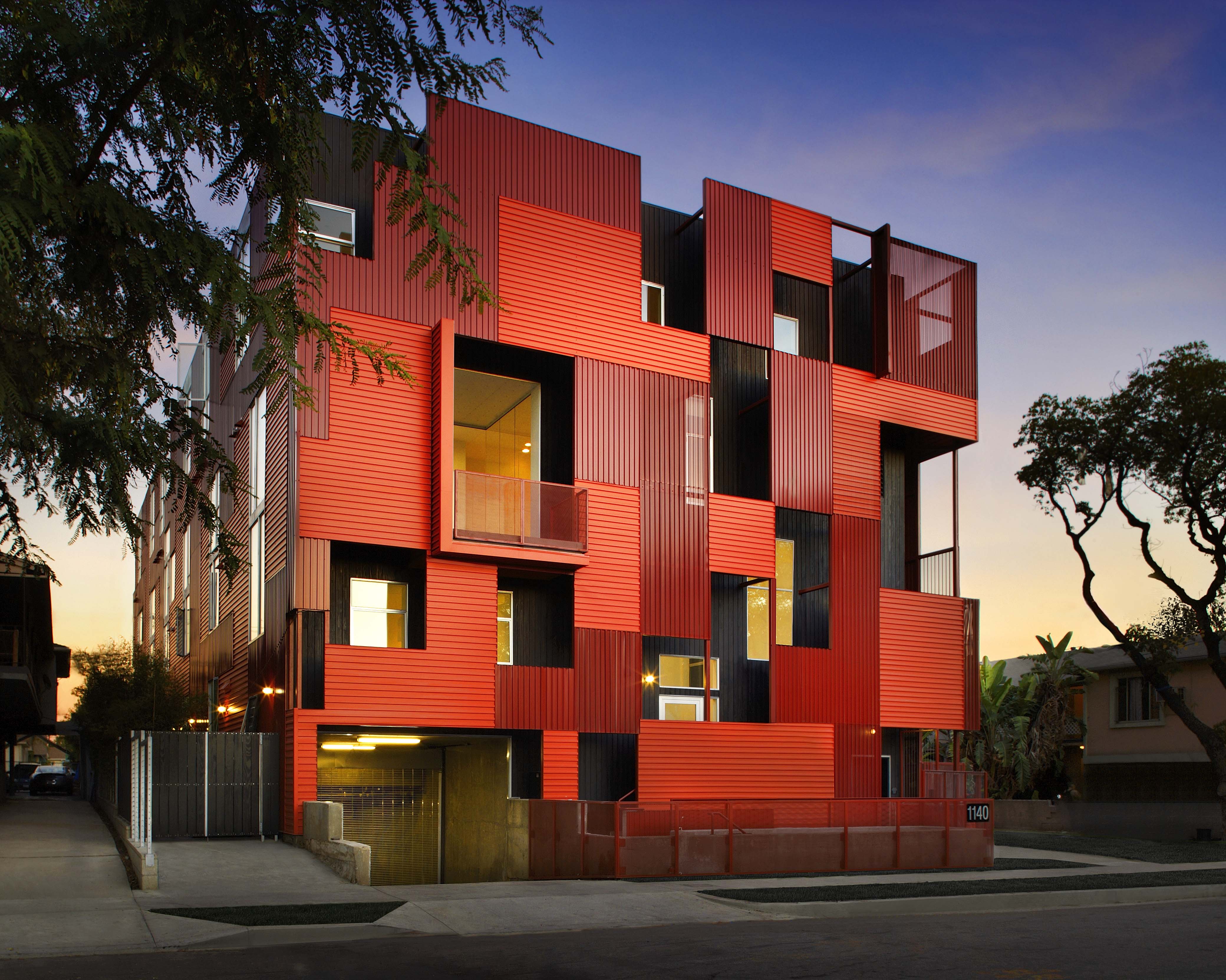 Дом в красочном. Фасад жилого здания в Мехико Kiral». Архитектура Модерн кубизм. Кубизм в архитектуре. Неопластицизм в архитектуре.