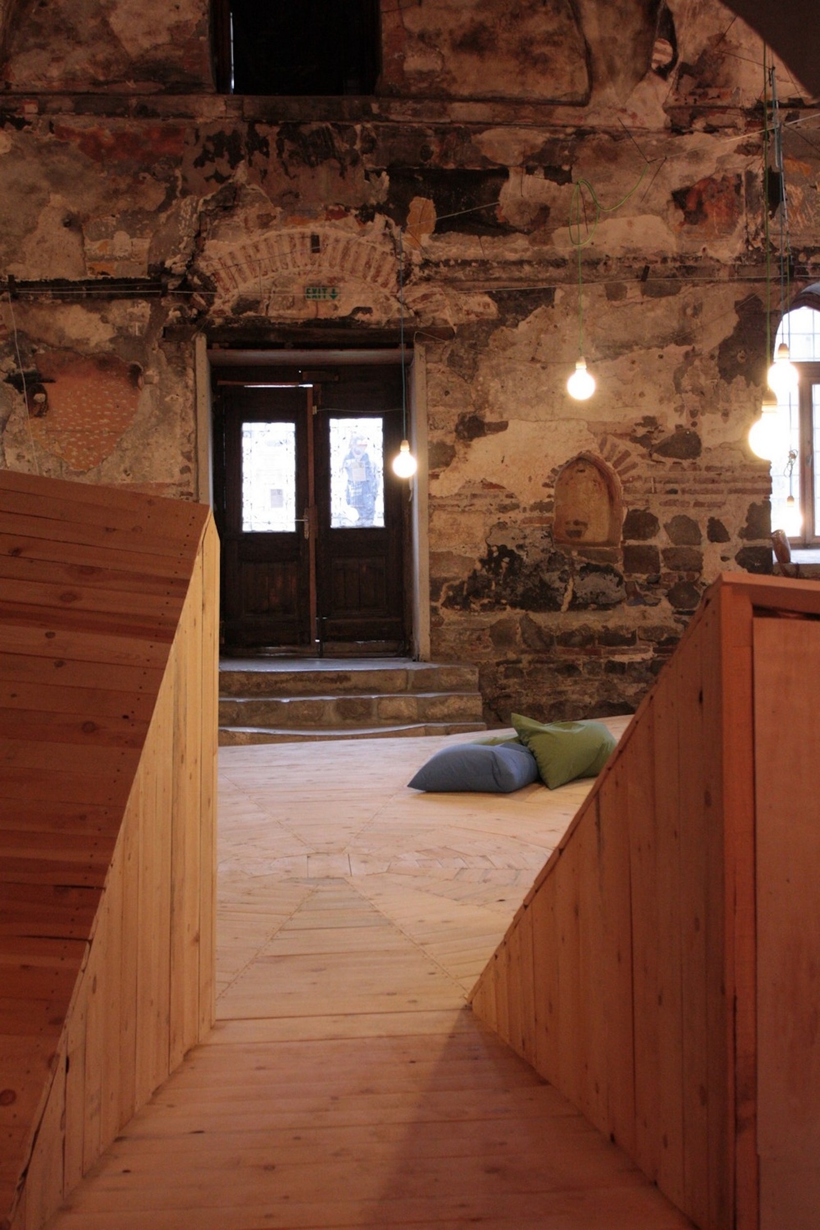 |CON|Temporary Library by studio 8 ½ - Architizer