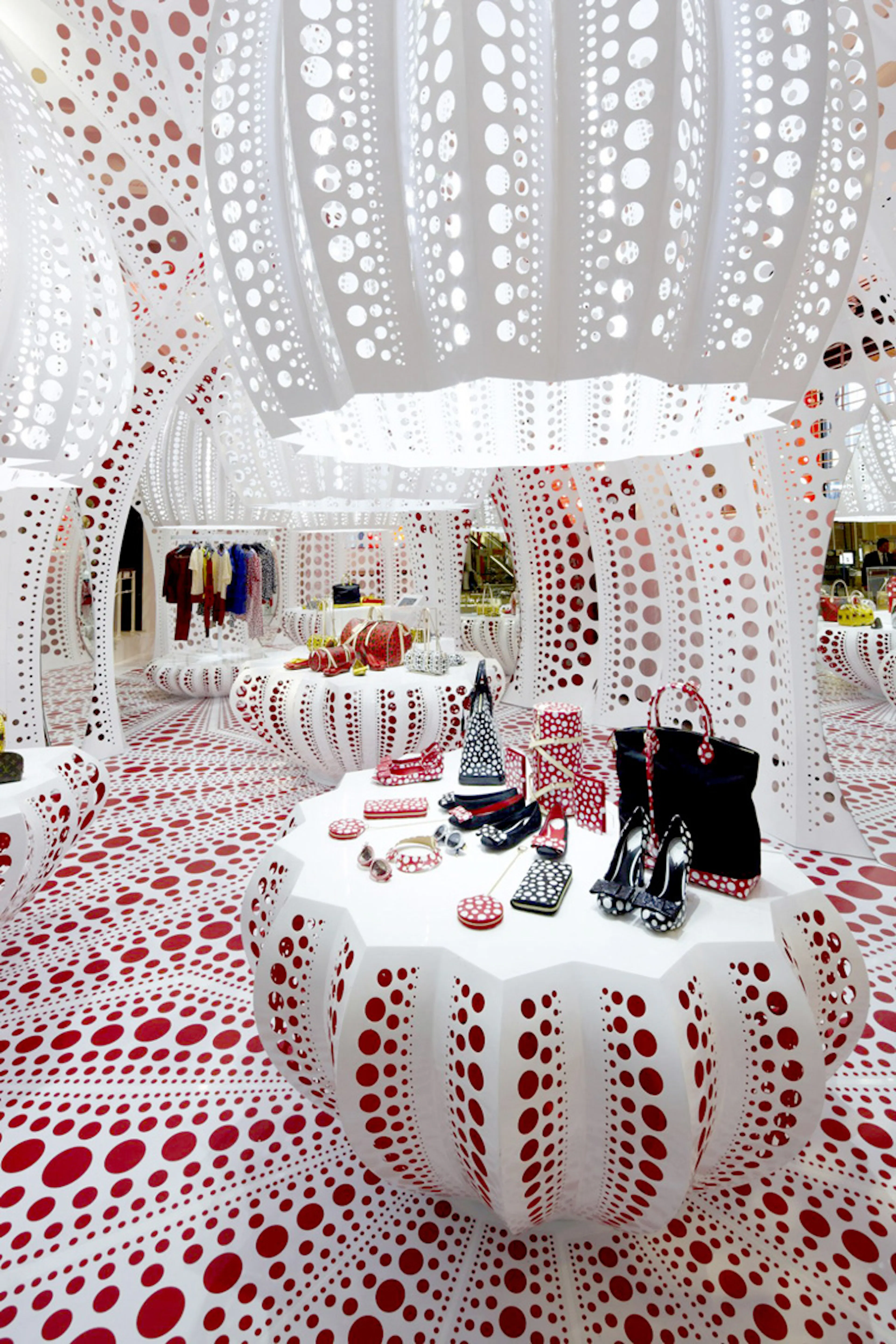 LOUIS VUITTON – YAYOI KUSAMA’s pop up store — 11