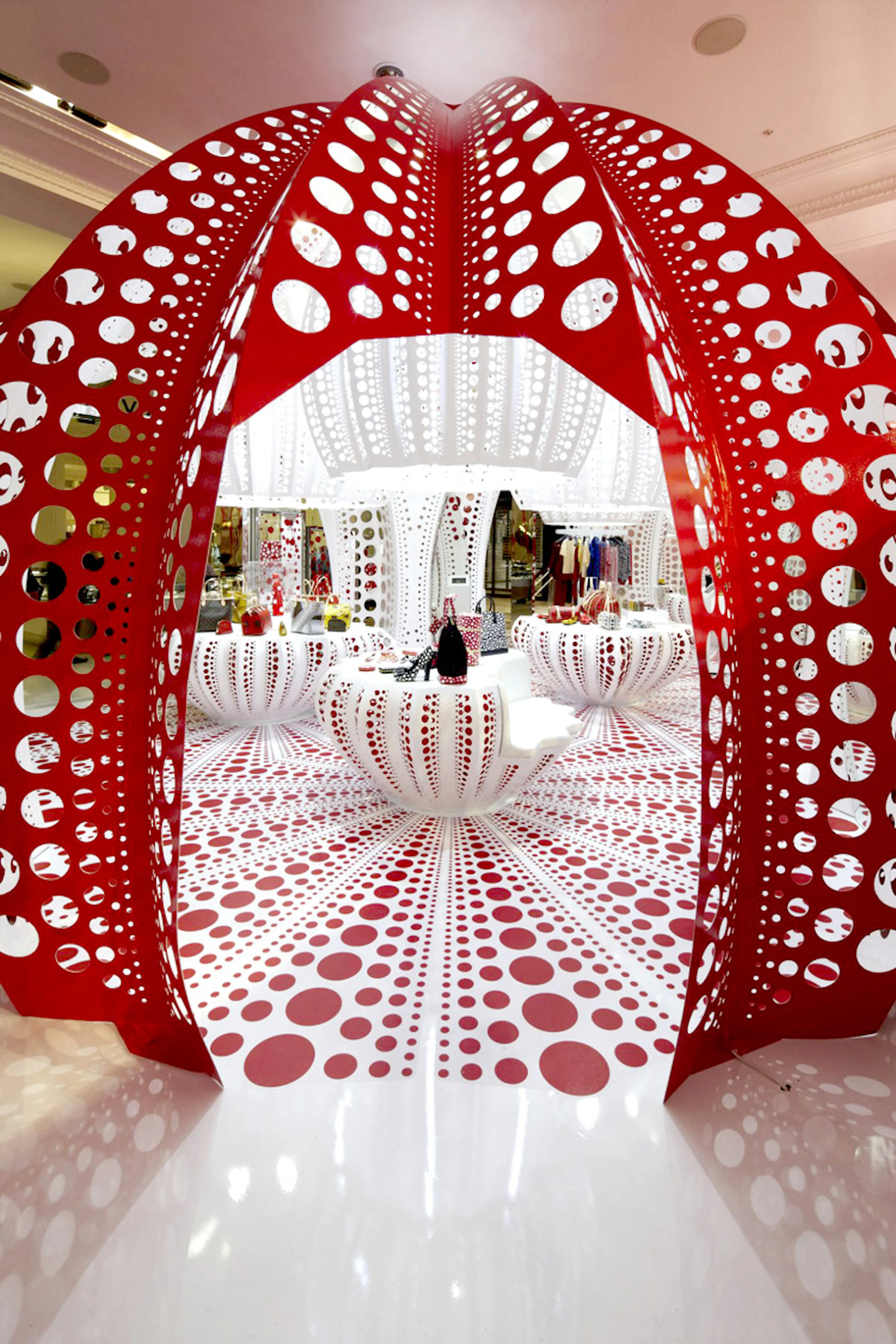LOUIS VUITTON – YAYOI KUSAMA’s pop up store — 2