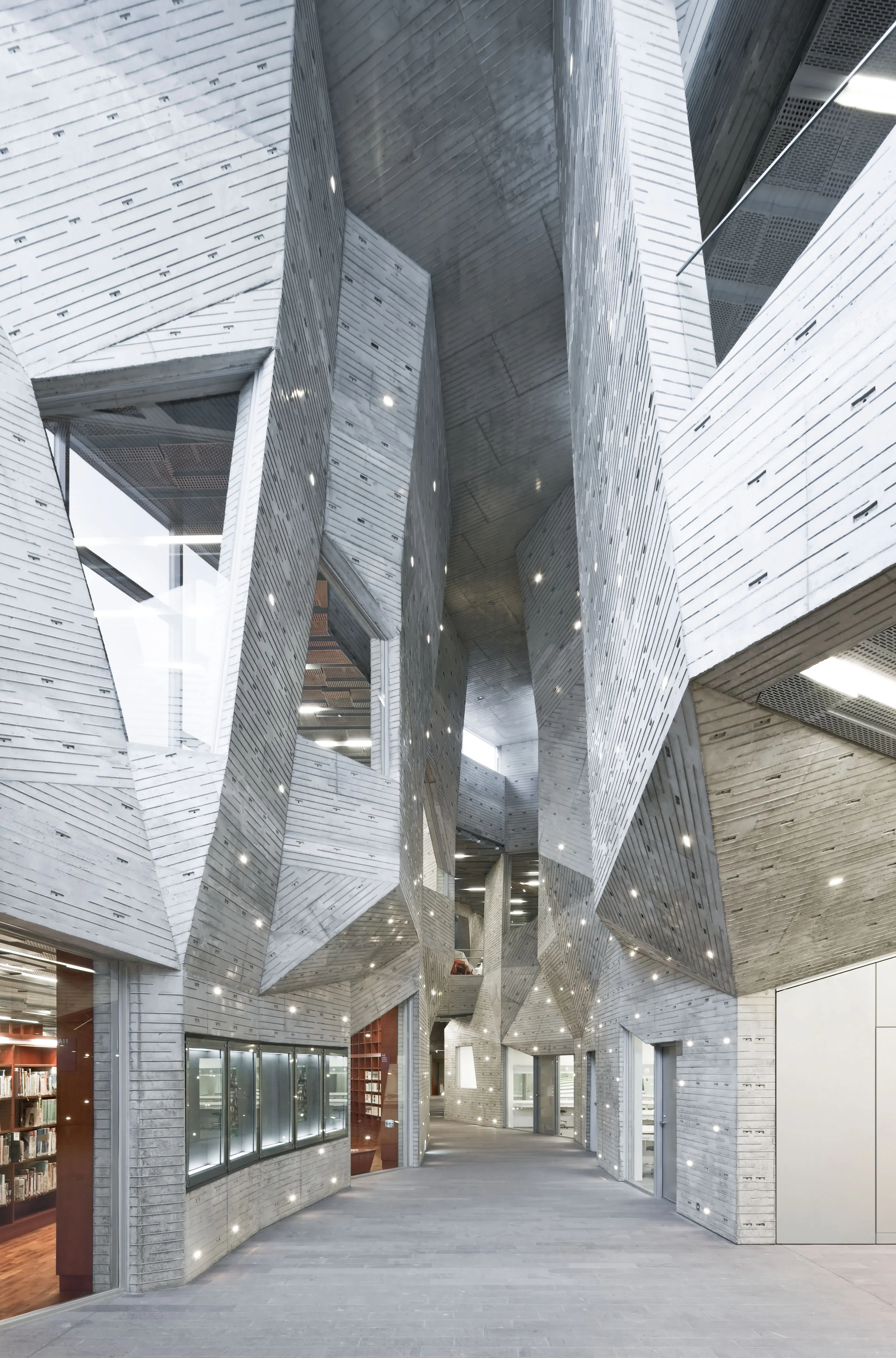 Yurihonjo City Cultural Center, Kadare — 2