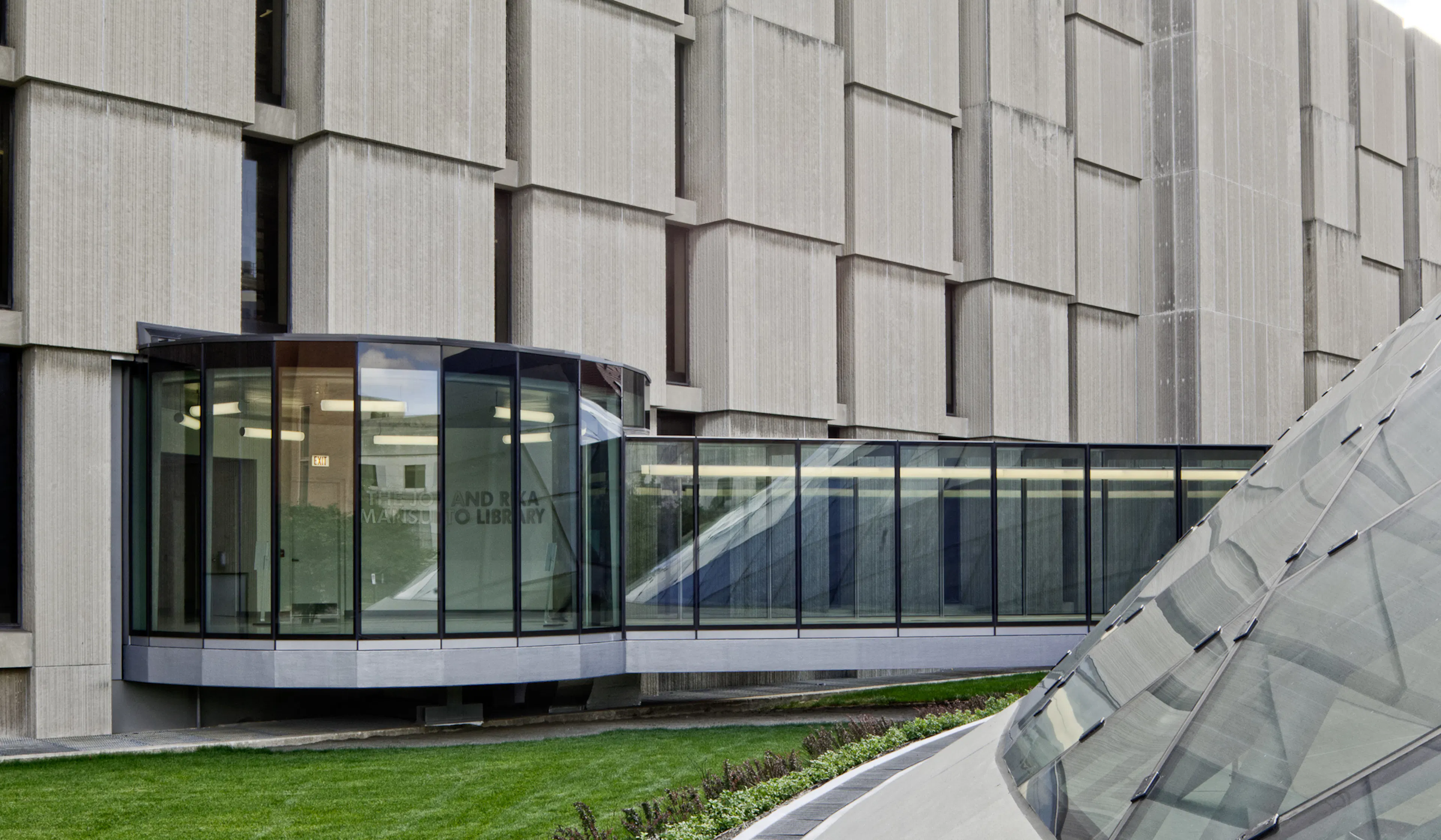 Joe and Rika Mansueto Library — 2