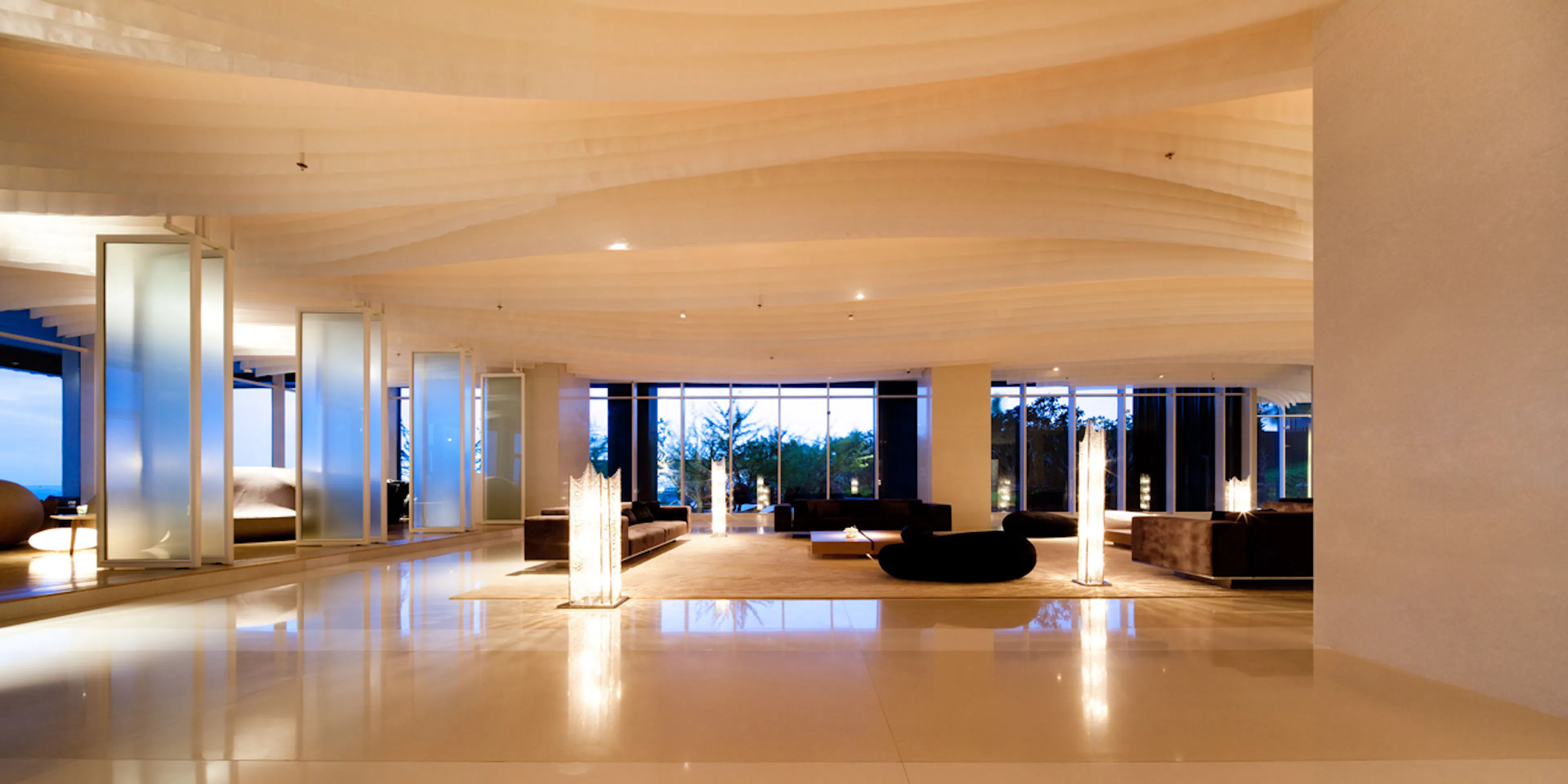 'Drift' Lobby Bar — 1