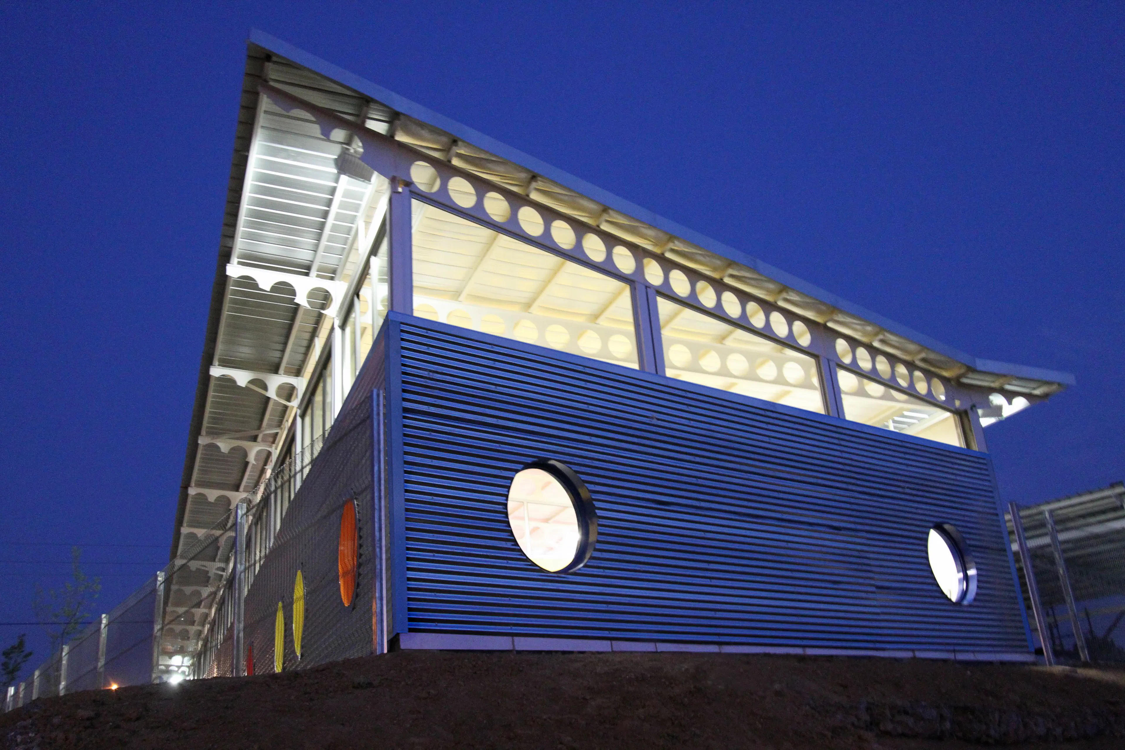 Armadillo Crèche — 3