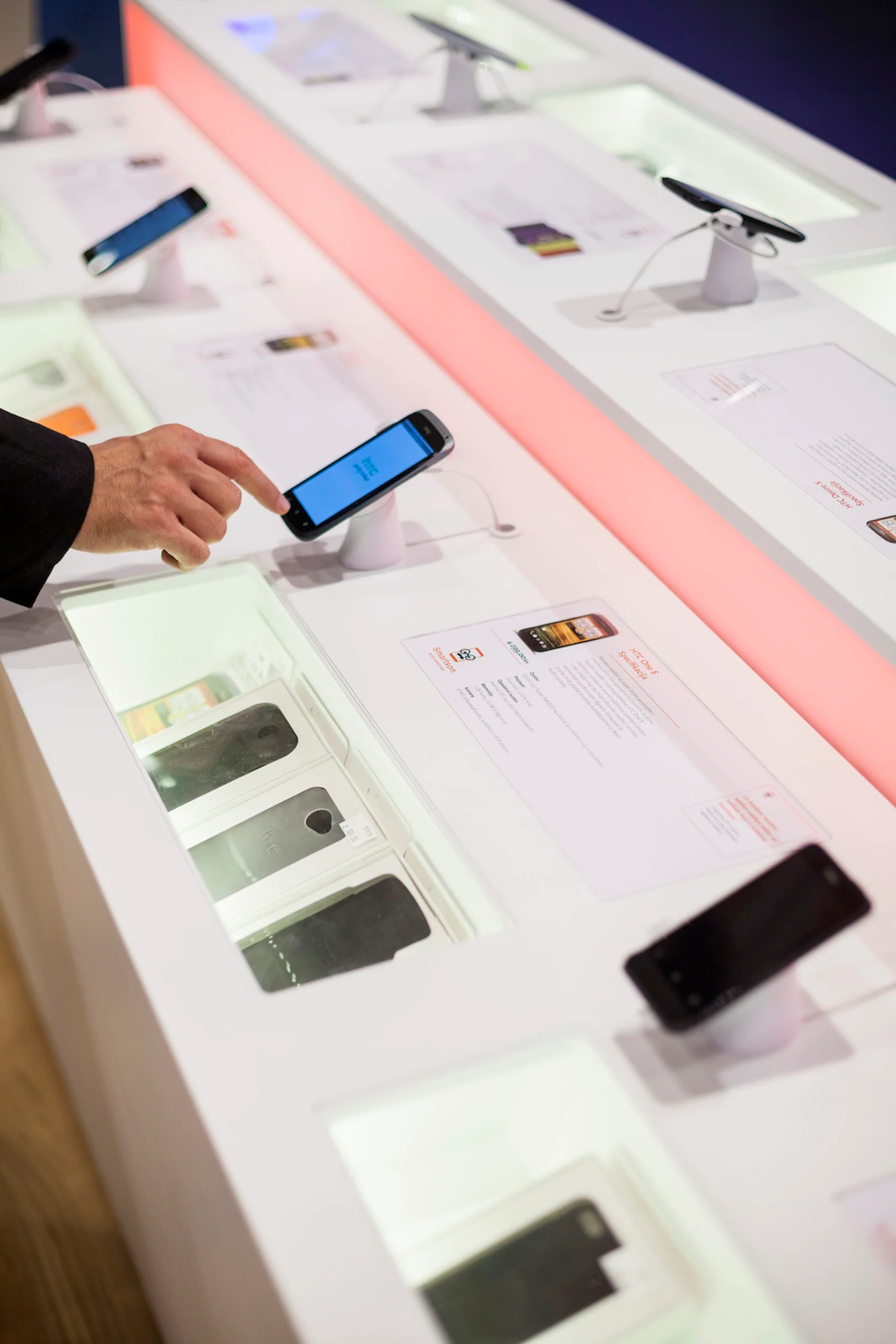 Smartson – Smartphone store concept - Architizer