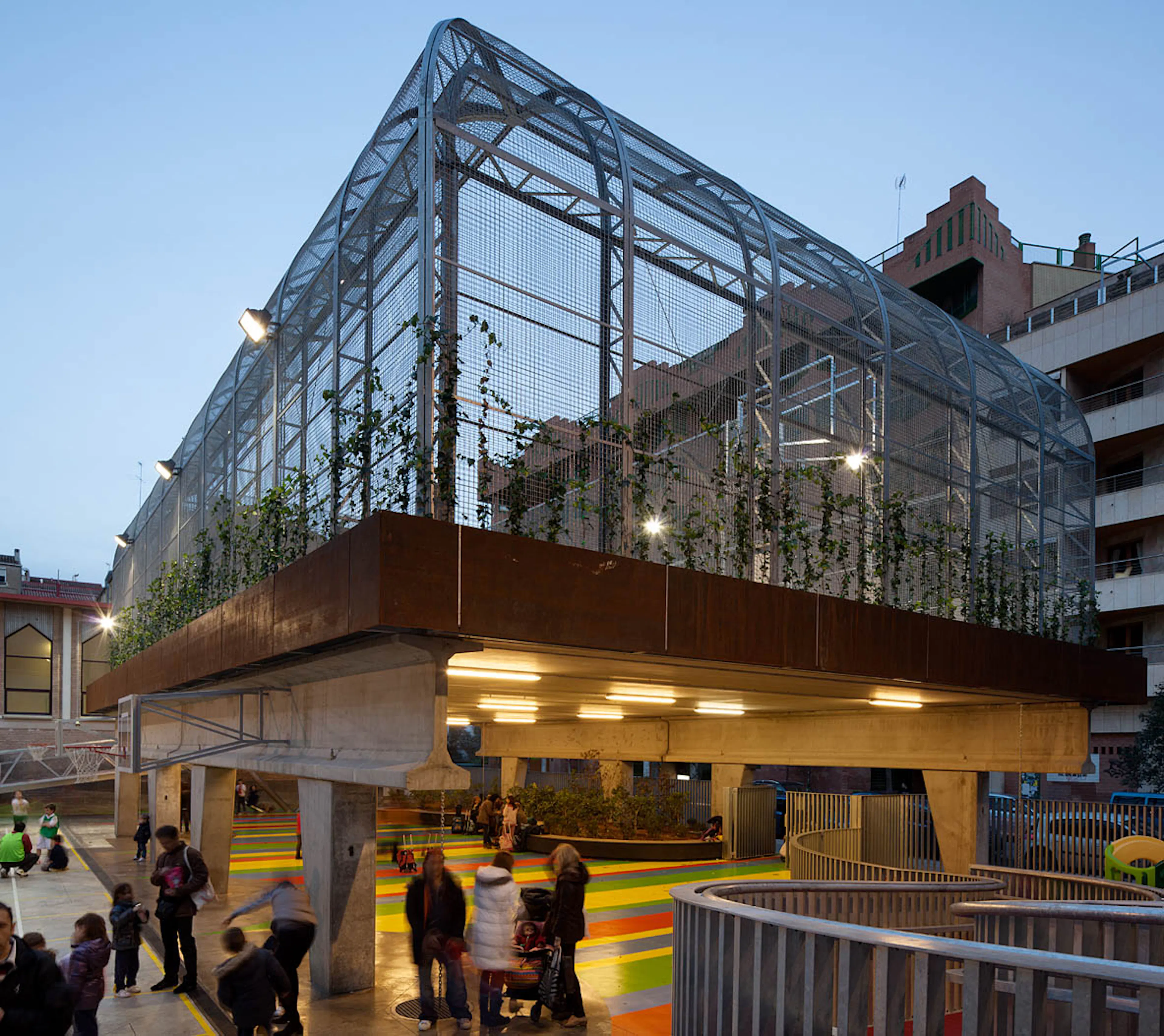 Elevated Sports Court at Lasalle Franciscanas School — 11