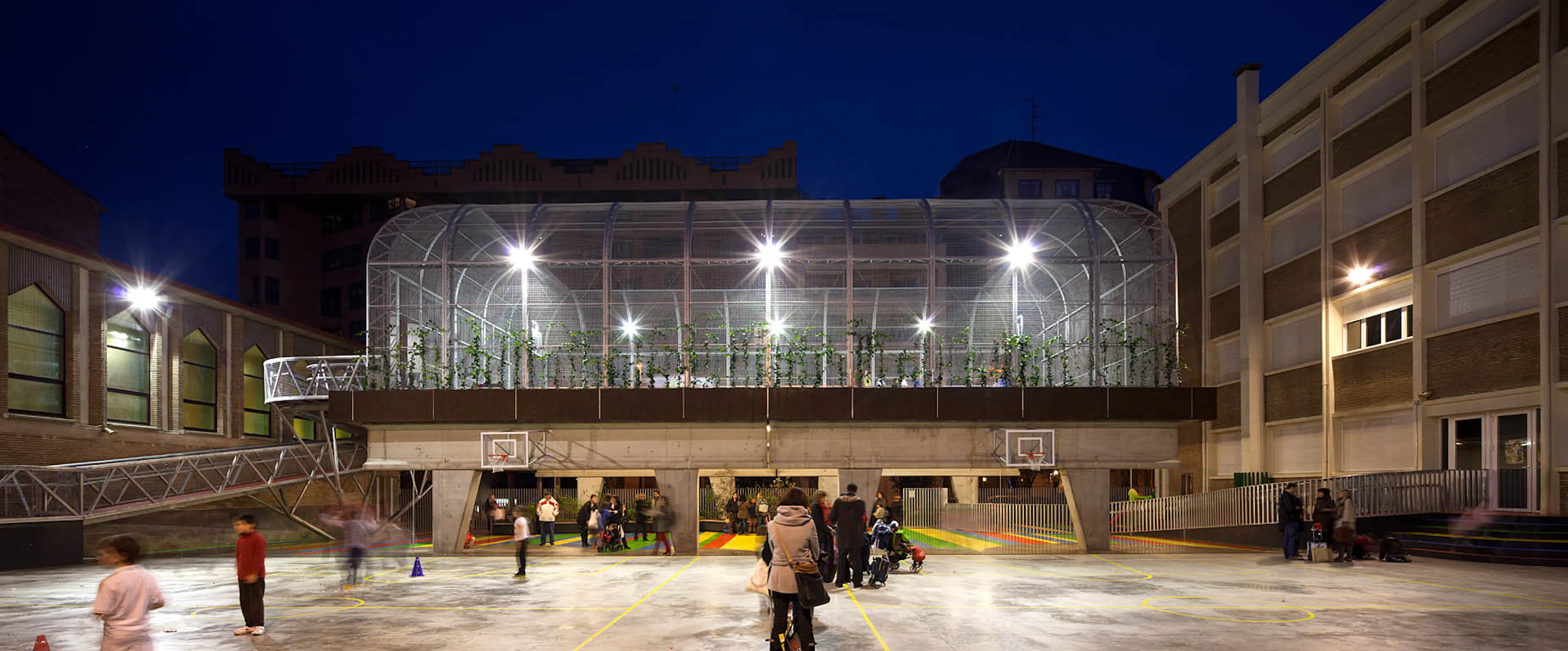Elevated Sports Court at Lasalle Franciscanas School — 12