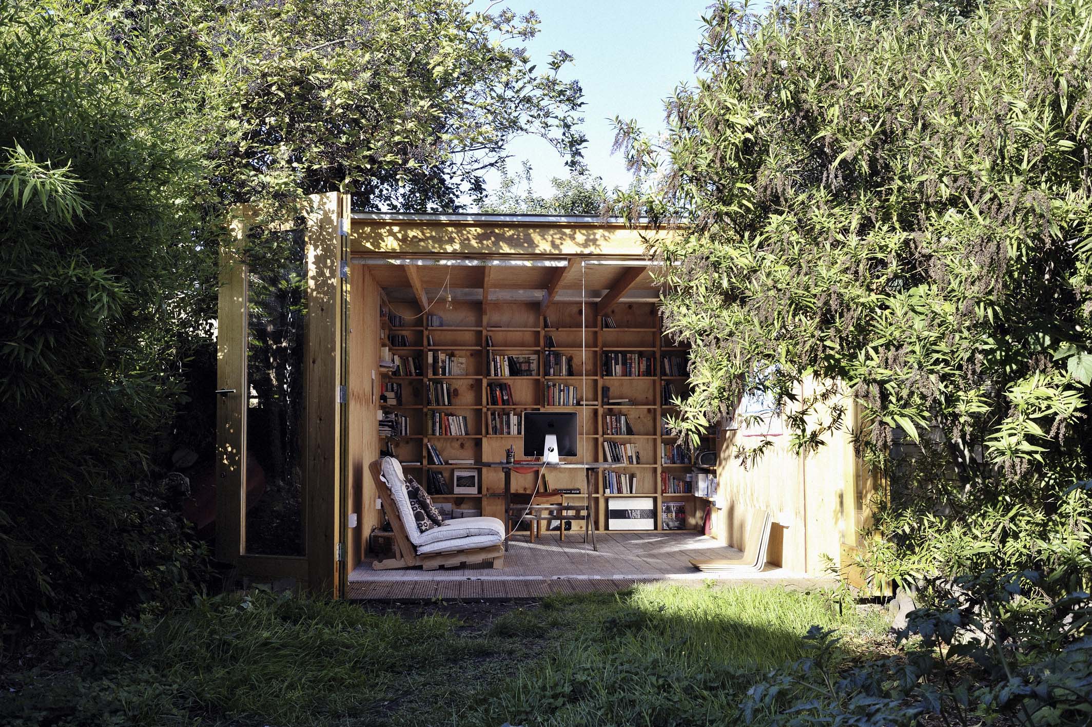 Кул сад. Садовый домик Shed Garden. Хозяйственная зона на участке. Мини офис на участке. Мини офис на дачном участке.