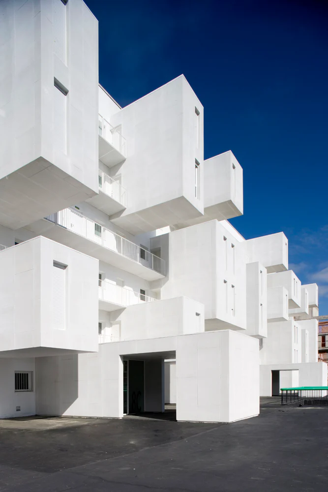Anomalous Volumes: 11 Modular Buildings With Stacked Configurations ...