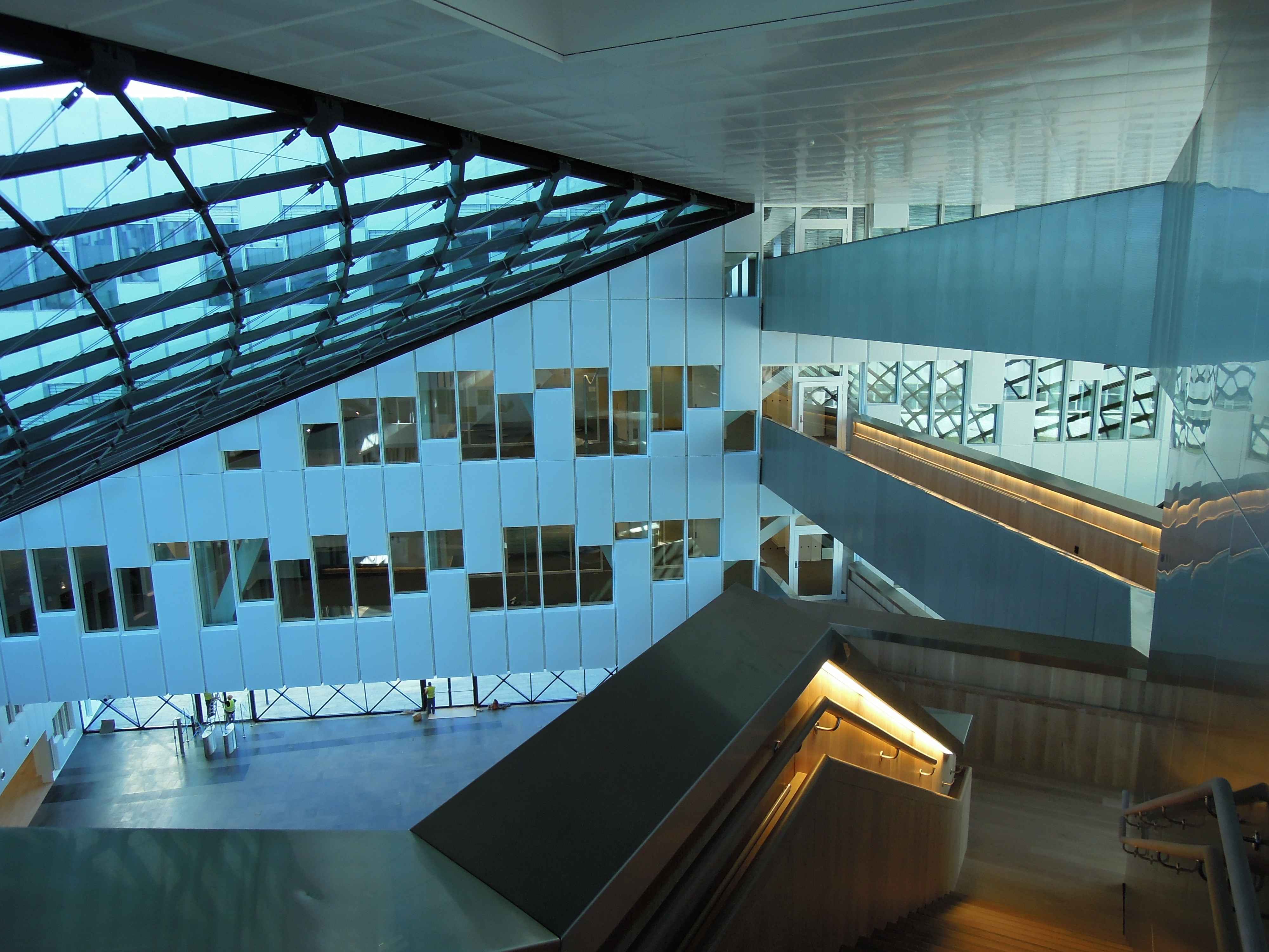 Жилые помещения от организации. Штаб-квартира компании Statoil. Офис Statoil в Осло. Штаб квартира Statoil Осло. Аэропорт Форнебю Норвегия.
