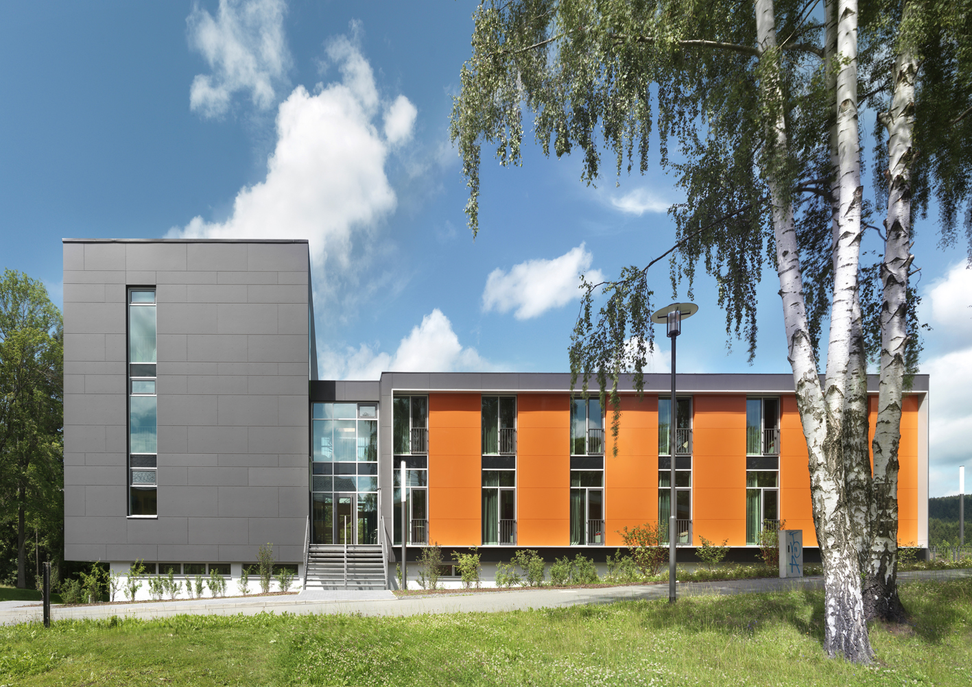 M architecture. Современные больницы архитектура. Фасад школы дизайн. Спорт центр архитектура. Klingenthal Германия.