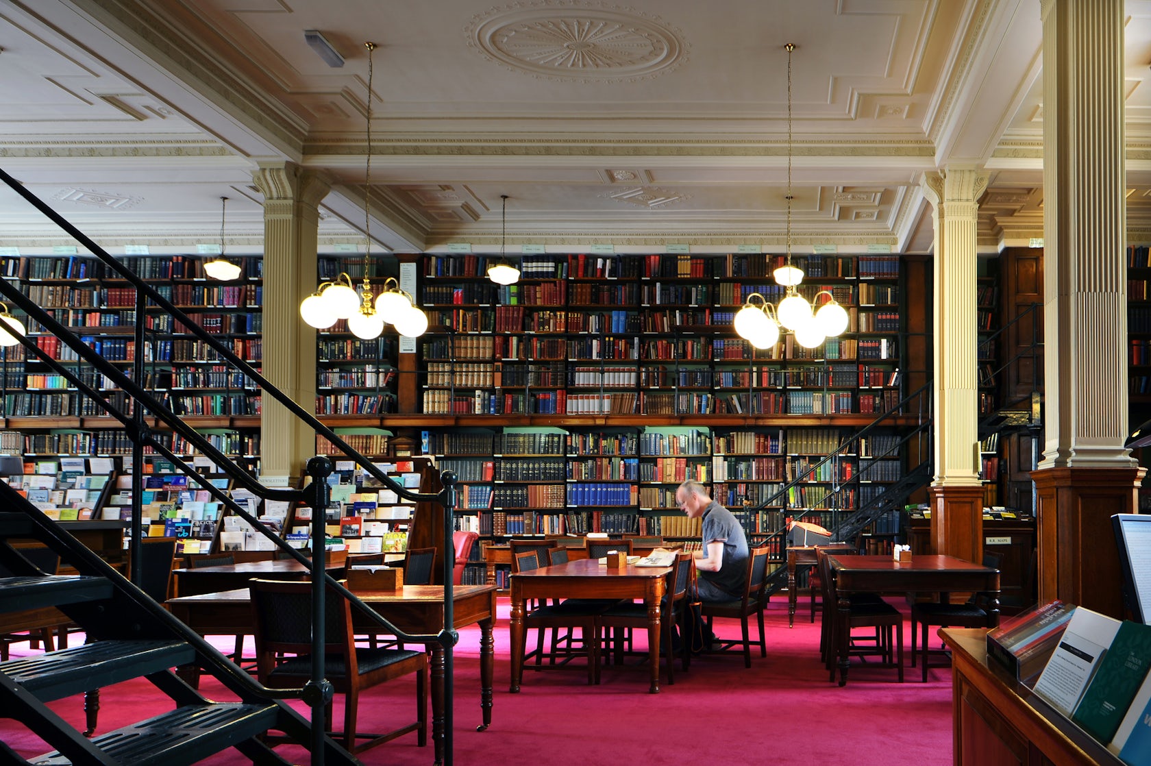 Языковая библиотека. Библиотека британского музея. Читальный зал британского музея. Британская библиотека в Лондоне. Национальная библиотека Лондона.