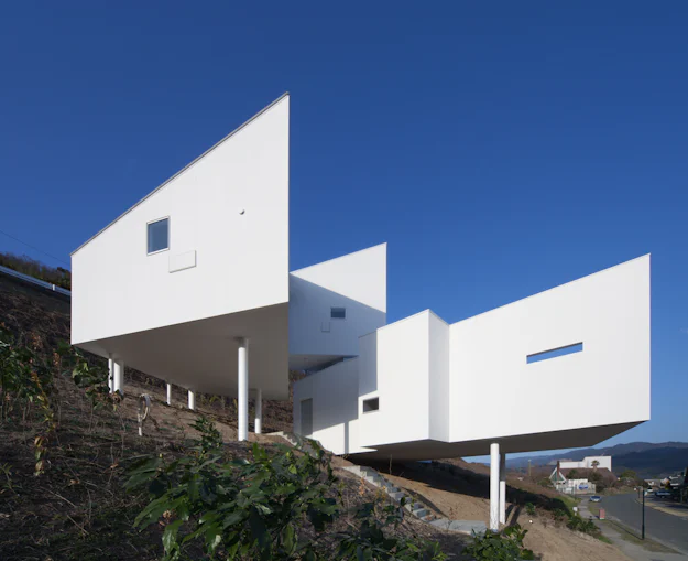 How to Design Architecture for a Steeply Sloping Site