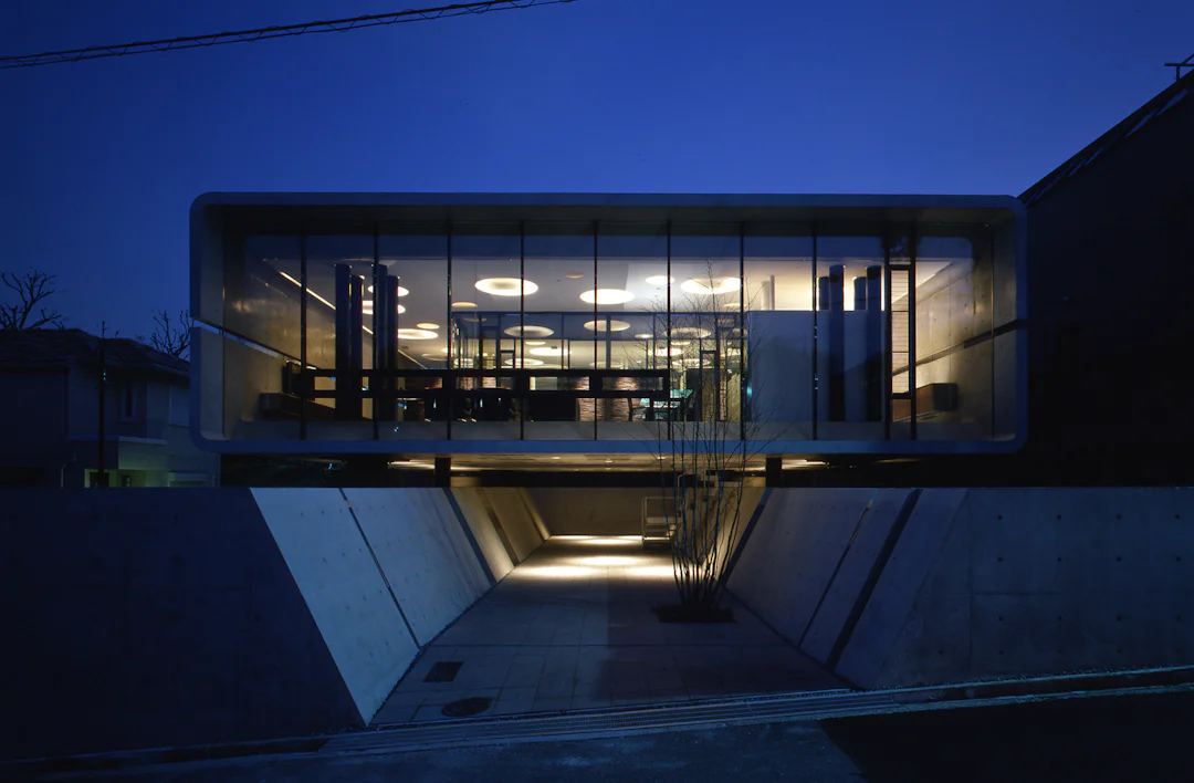 Strapping Structures: 7 Earthquake-Resistant Buildings in Japan ...