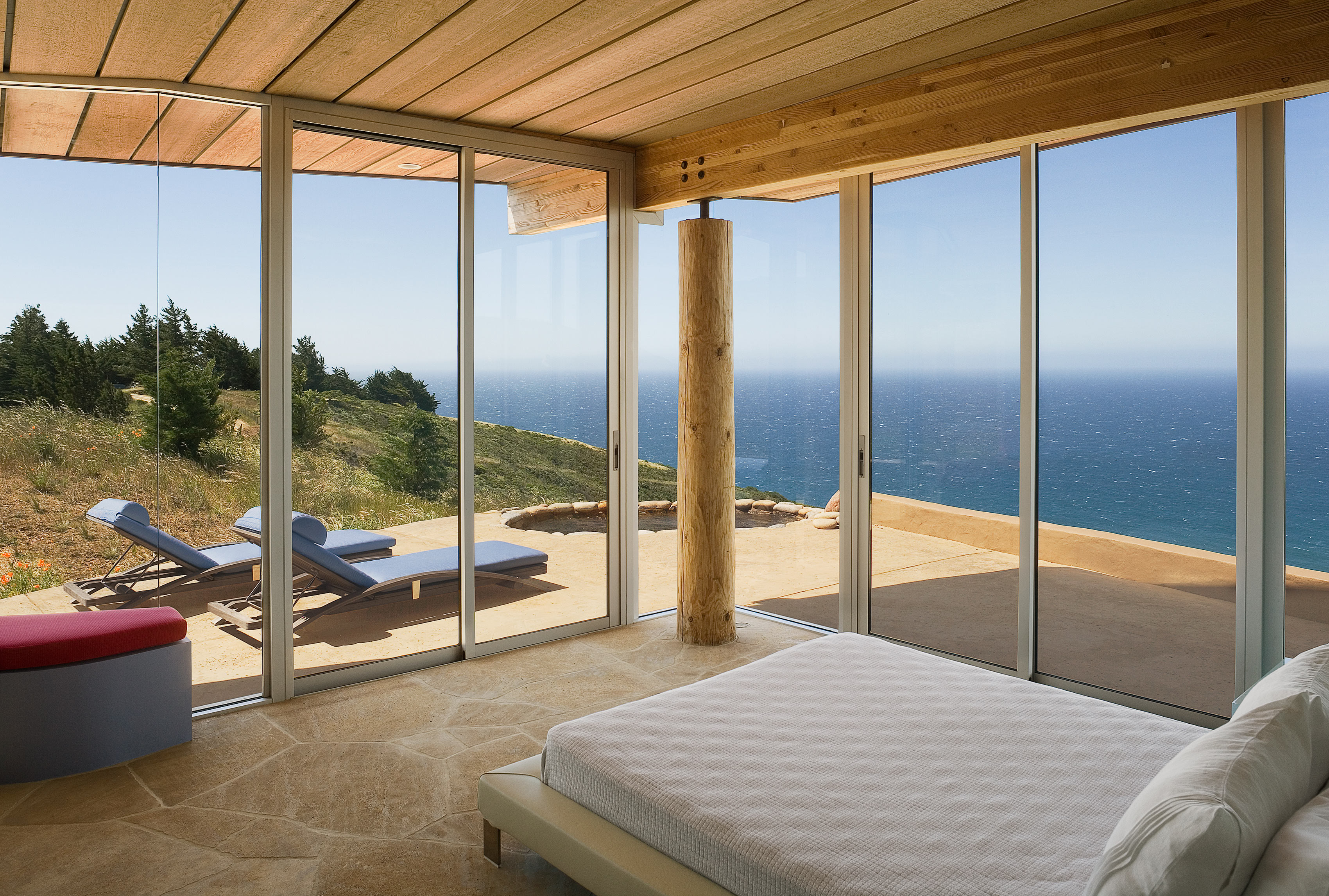 Домик с видом на море. Дом с панорамным видом на море. Панорамные окна с видом на океан. Дом с видом на океан с панорамными окнами.