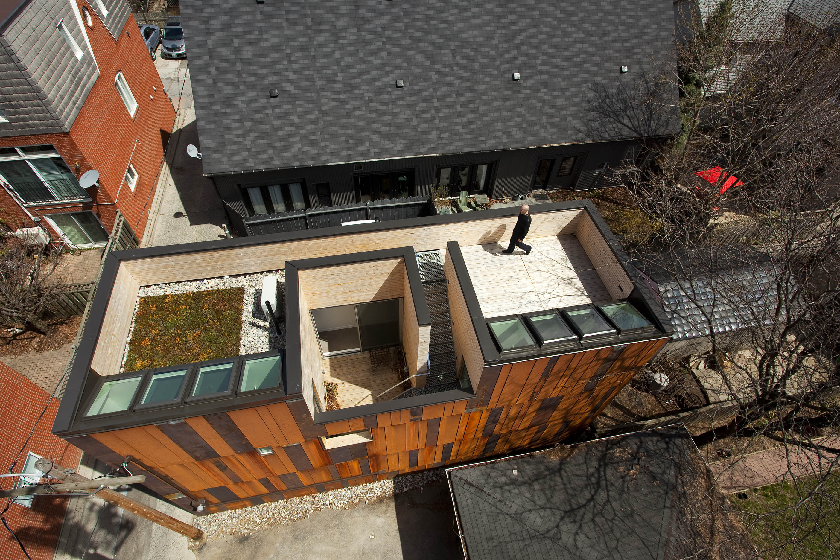 Линейный дом. Дом в Торонто. Высота самого маленького дома в Торонто. Laneway House. Great Gulf Active House / Superkül Inc.