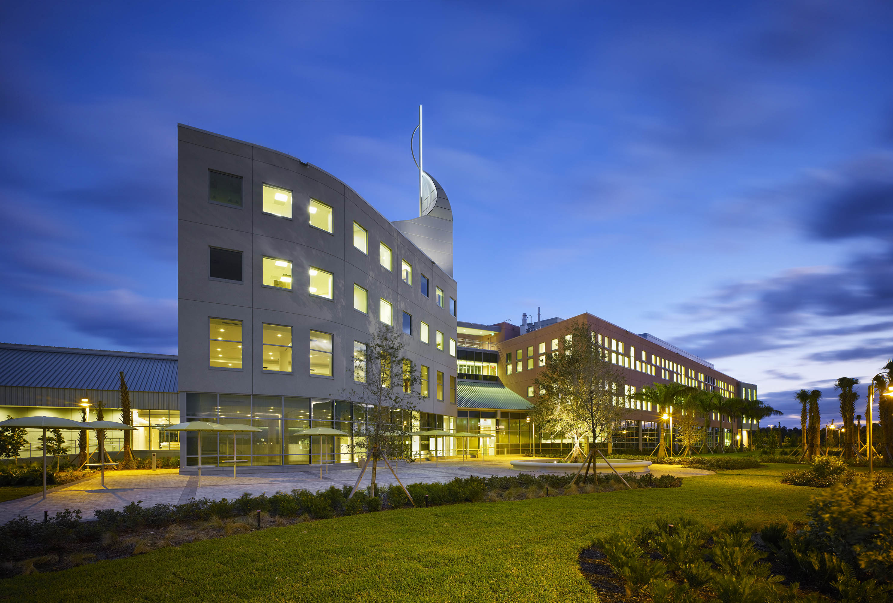 Juravinski Hospital And Cancer Centre By Zeidler Architecture - Architizer