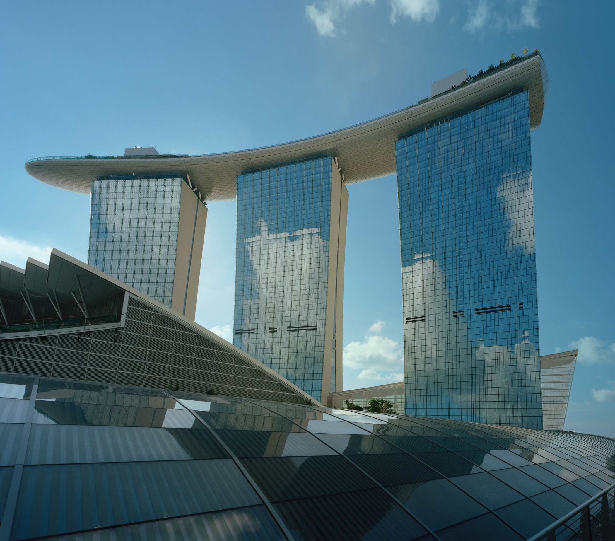 сингапур дом с кораблем на крыше